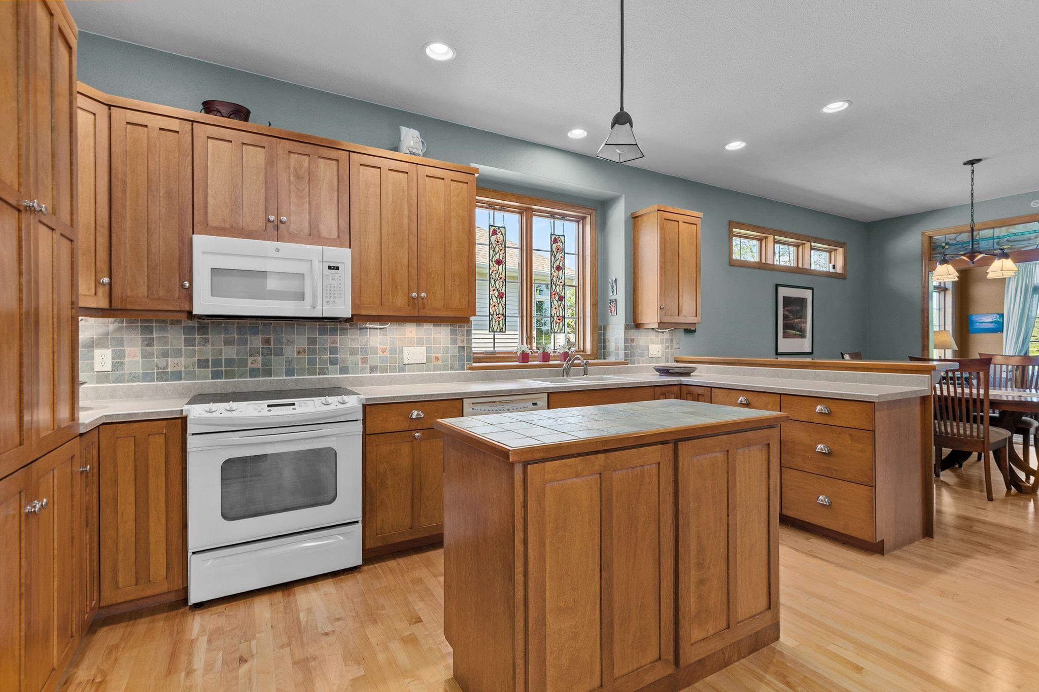 Appleton, Wisconsin, 54913, United States, 3 Bedrooms Bedrooms, ,3 BathroomsBathrooms,Residential,For Sale,1937217