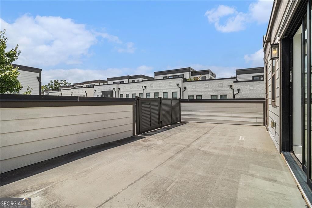 Atlanta, Georgia, 30324, United States, 4 Bedrooms Bedrooms, ,5 BathroomsBathrooms,Residential,For Sale,1909913