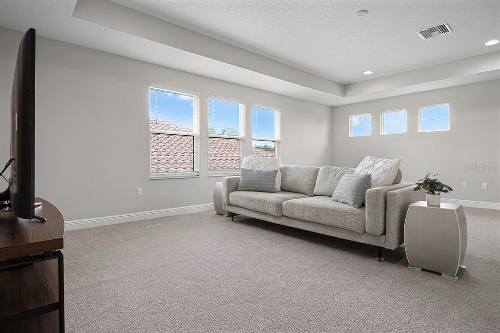 Lakeland, Florida, 33810, United States, 4 Bedrooms Bedrooms, ,3 BathroomsBathrooms,Residential,For Sale,1950901