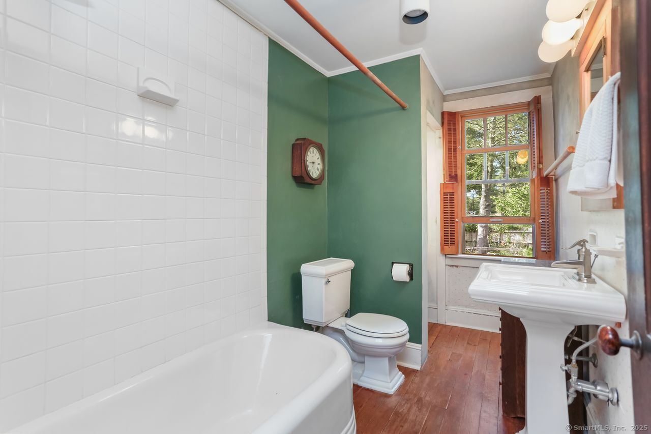 Westport, Connecticut, 06880, United States, 4 Bedrooms Bedrooms, ,3 BathroomsBathrooms,Residential,For Sale,1938739