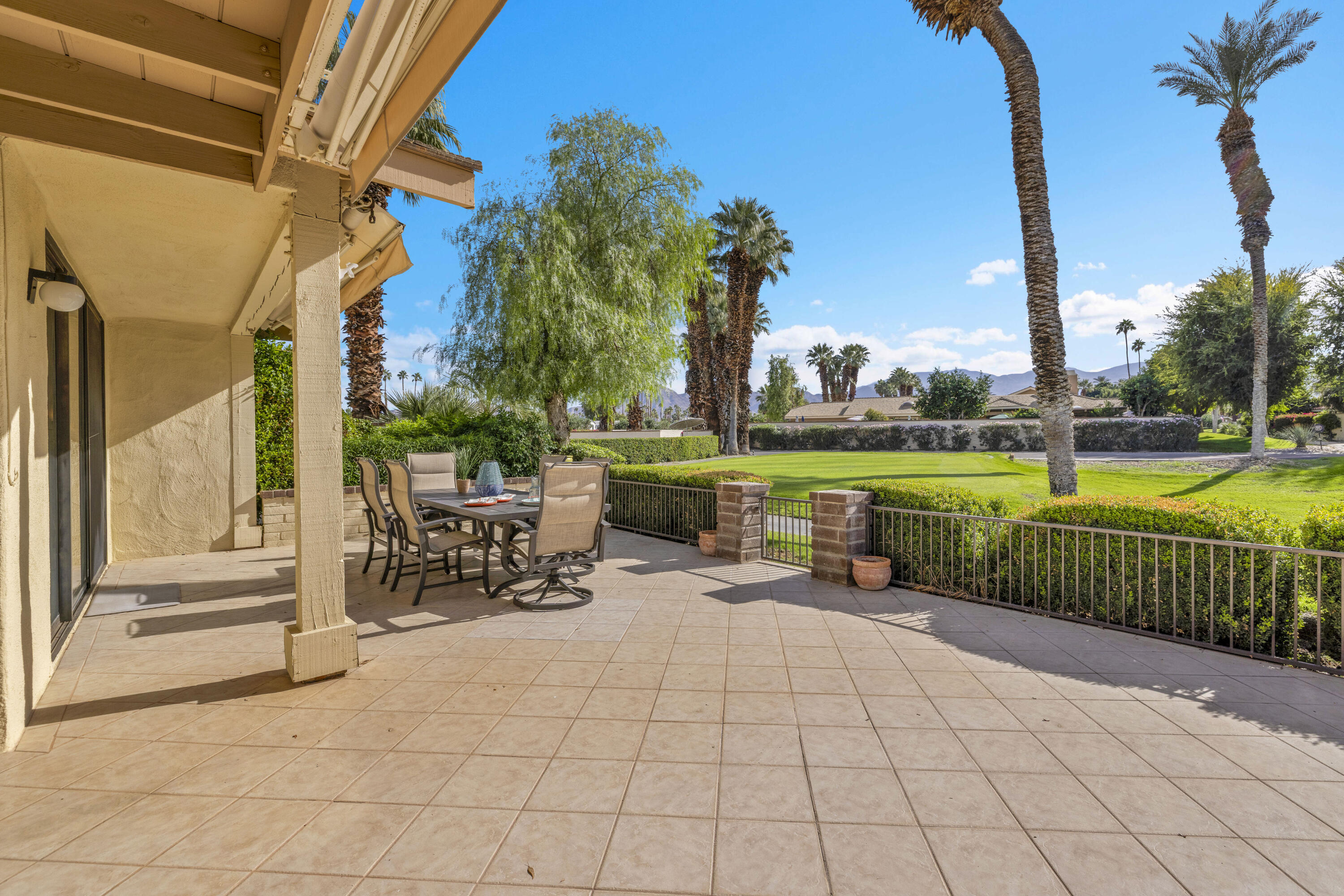 Palm Desert, California, 92260, United States, 2 Bedrooms Bedrooms, ,2 BathroomsBathrooms,Residential,For Sale,1987933