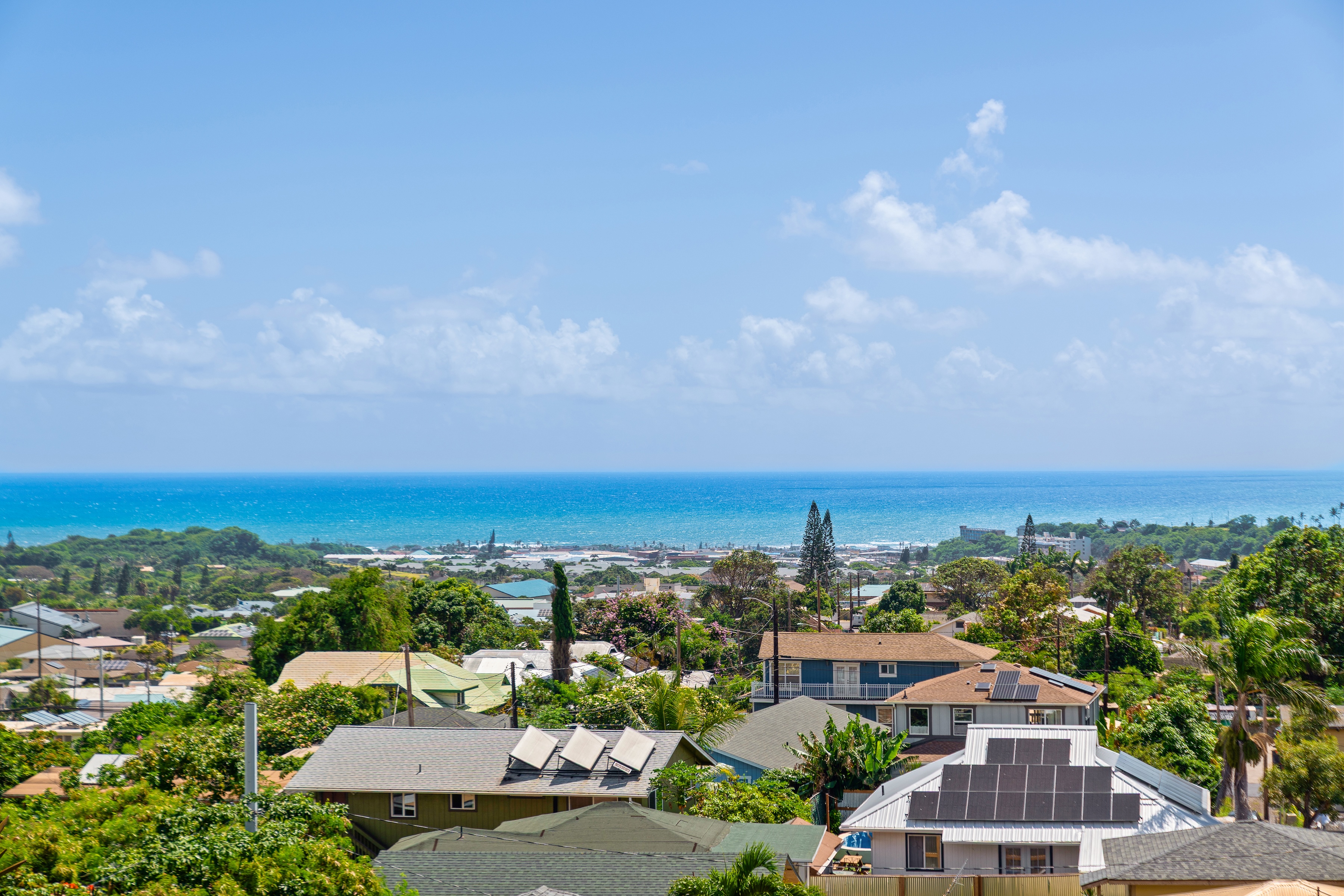  Centrally Located Living with Vaulted Ceilings and Views - 物件實景