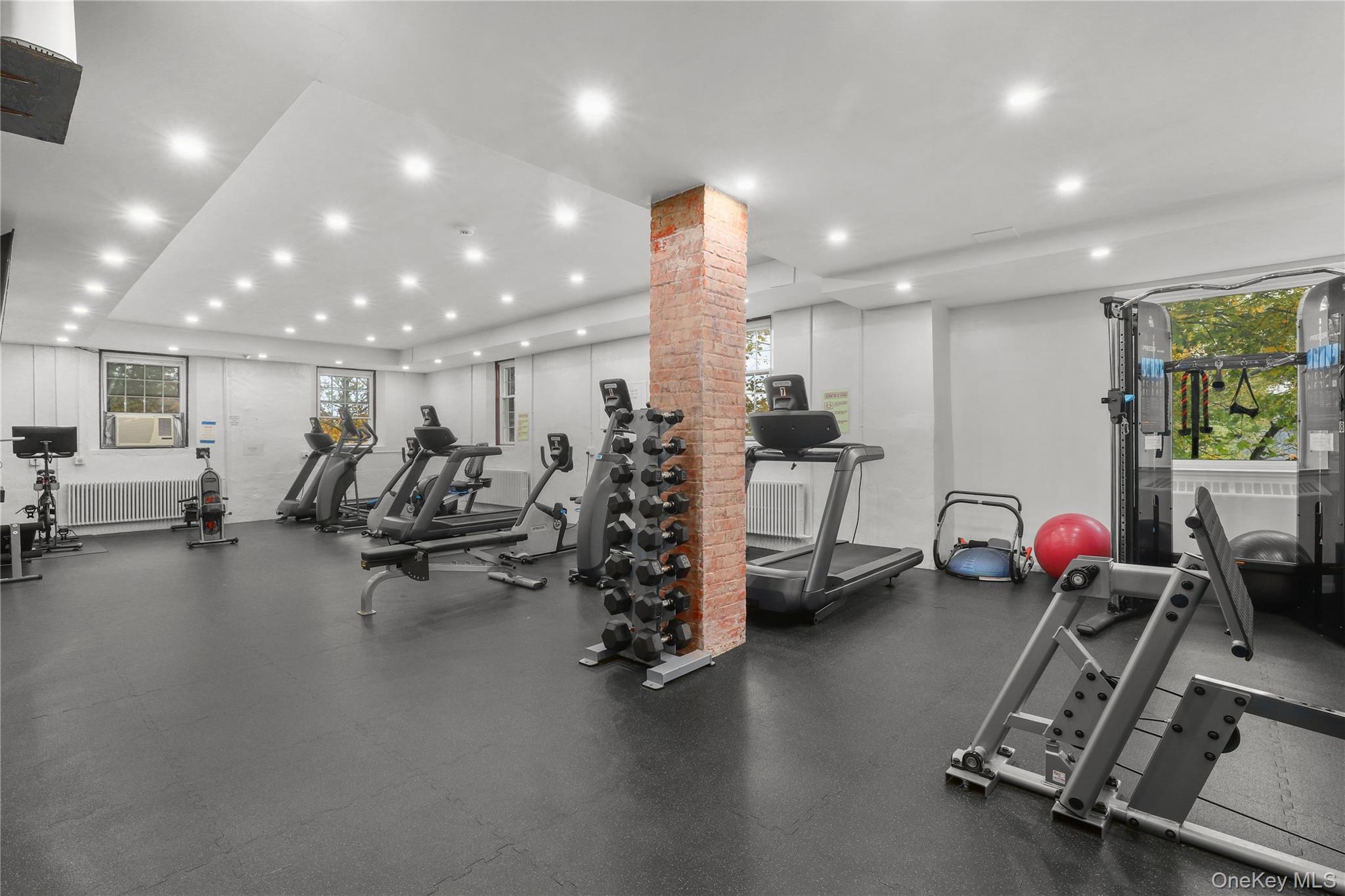 Tarrytown, New York, 10591, United States, 1 Bedroom Bedrooms, ,2 BathroomsBathrooms,Residential,For Sale,2006049