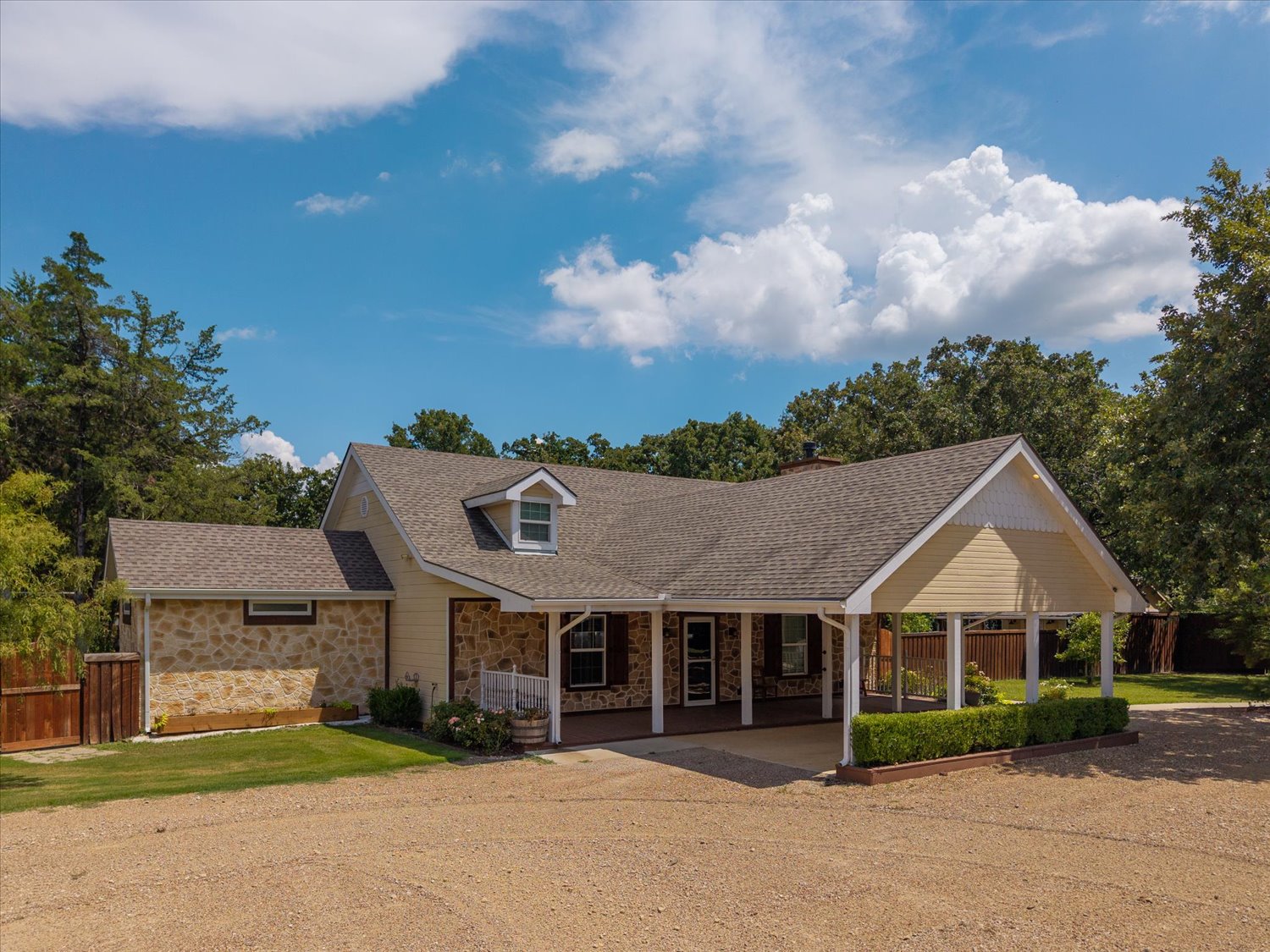 Quinlan, Texas, 75474, United States, 2 Bedrooms Bedrooms, ,2 BathroomsBathrooms,Residential,For Sale,1937387