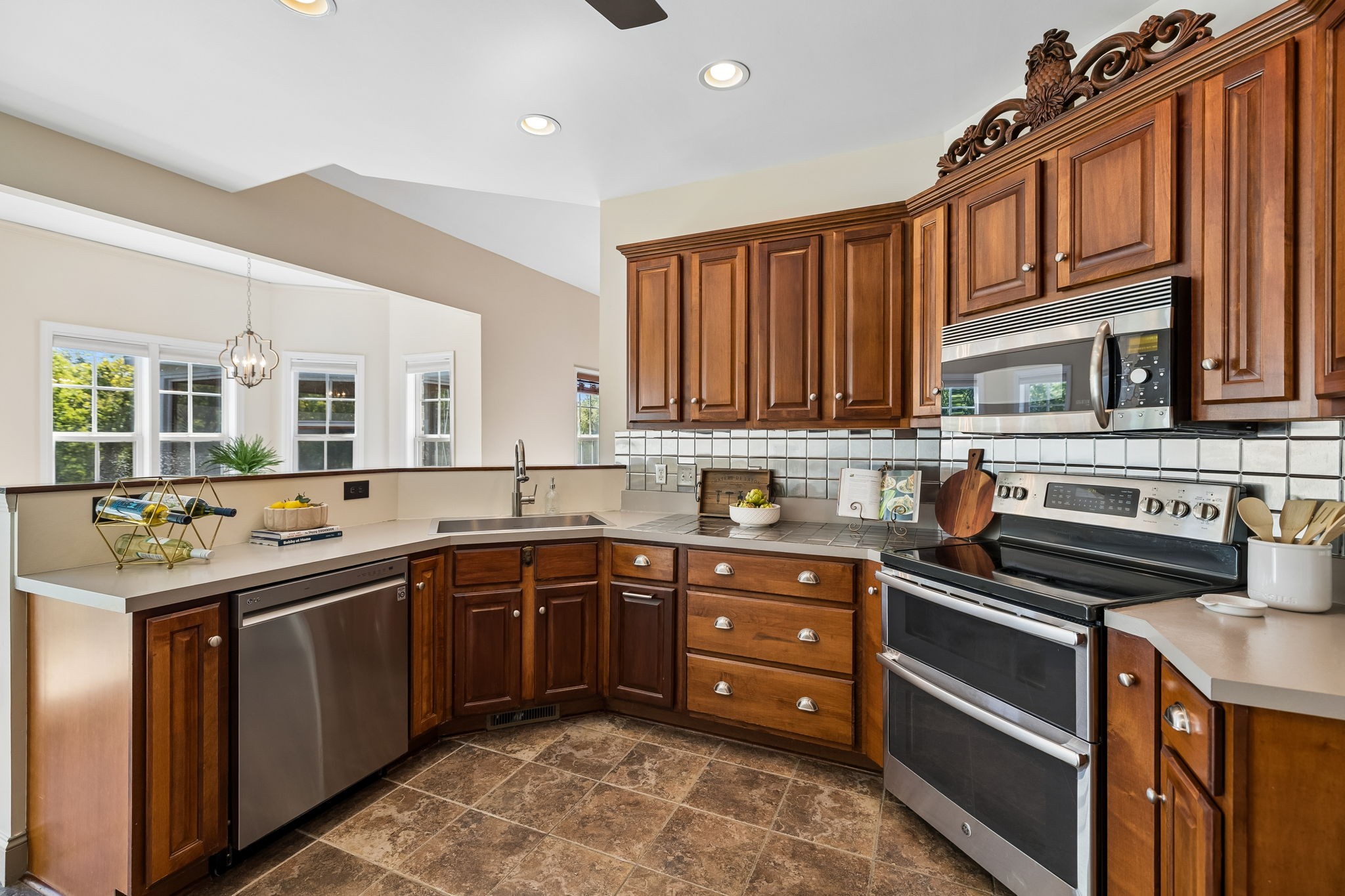  2216 Twin Peaks Ct, Spring Hill, TN, 37174 - 物件實景