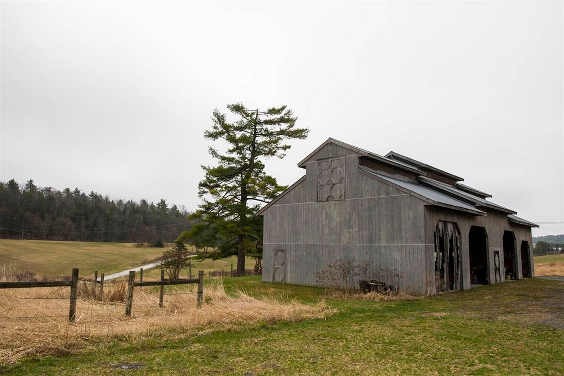  557 Pleasant Valley Road - 物件實景