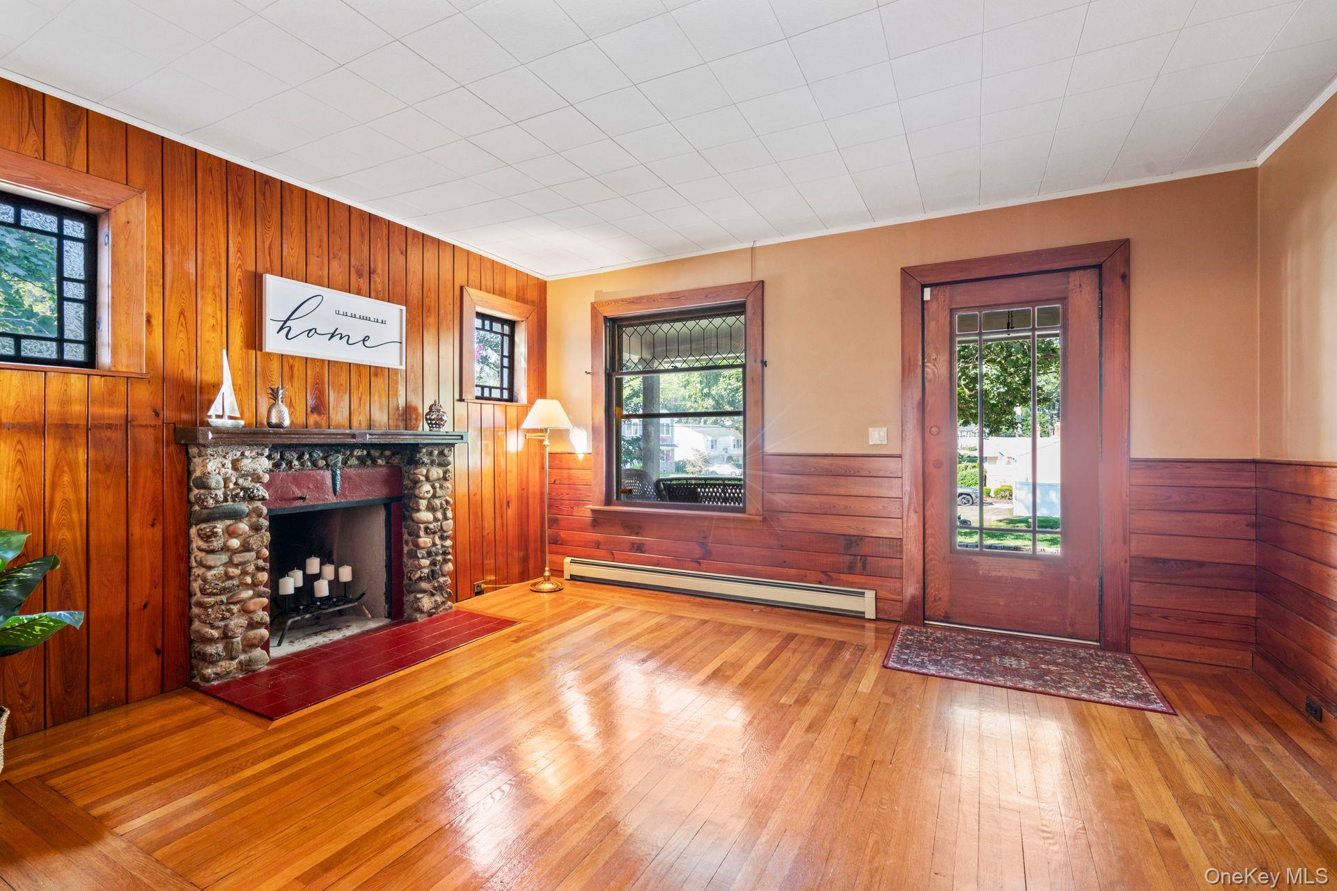 East Northport, New York, 11731, United States, 3 Bedrooms Bedrooms, ,2 BathroomsBathrooms,Residential,For Sale,1942269