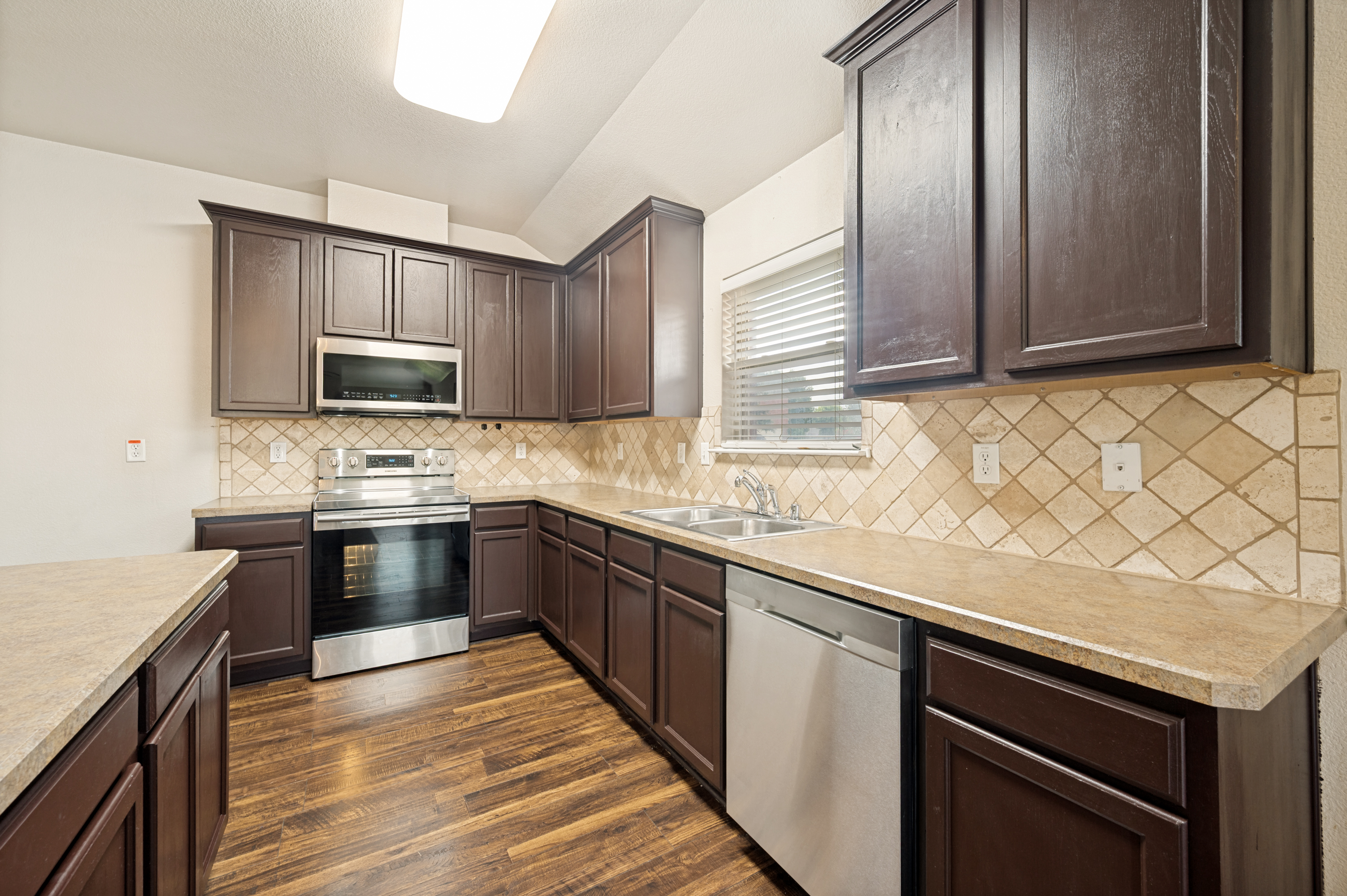  1339 4th Street, Grand Prairie, TX, 75051 - 物件實景
