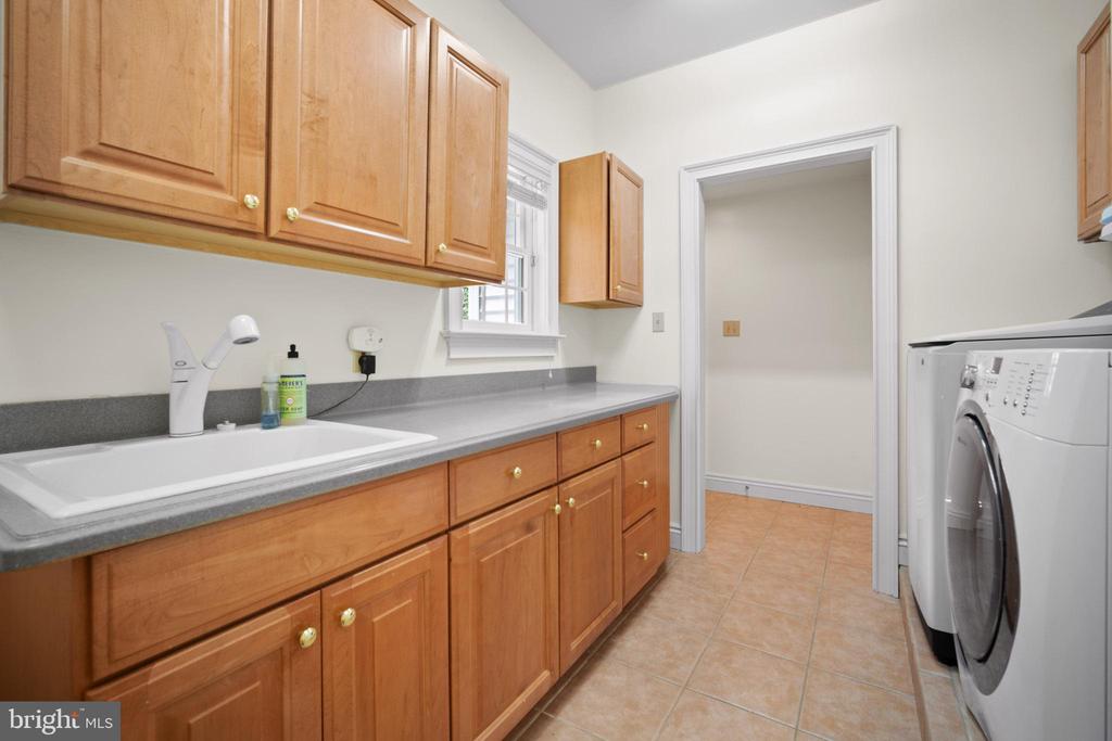 Hammonton, New Jersey, 08037, United States, 5 Bedrooms Bedrooms, ,5 BathroomsBathrooms,Residential,For Sale,1834534