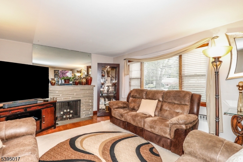 Rahway City, New Jersey, 07065, United States, 4 Bedrooms Bedrooms, ,2 BathroomsBathrooms,Residential,For Sale,1986510