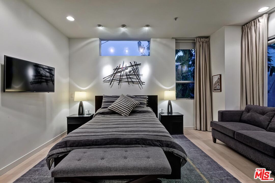 West Hollywood, California, 90069, United States, 2 Bedrooms Bedrooms, ,2 BathroomsBathrooms,Residential,For Sale,2000486
