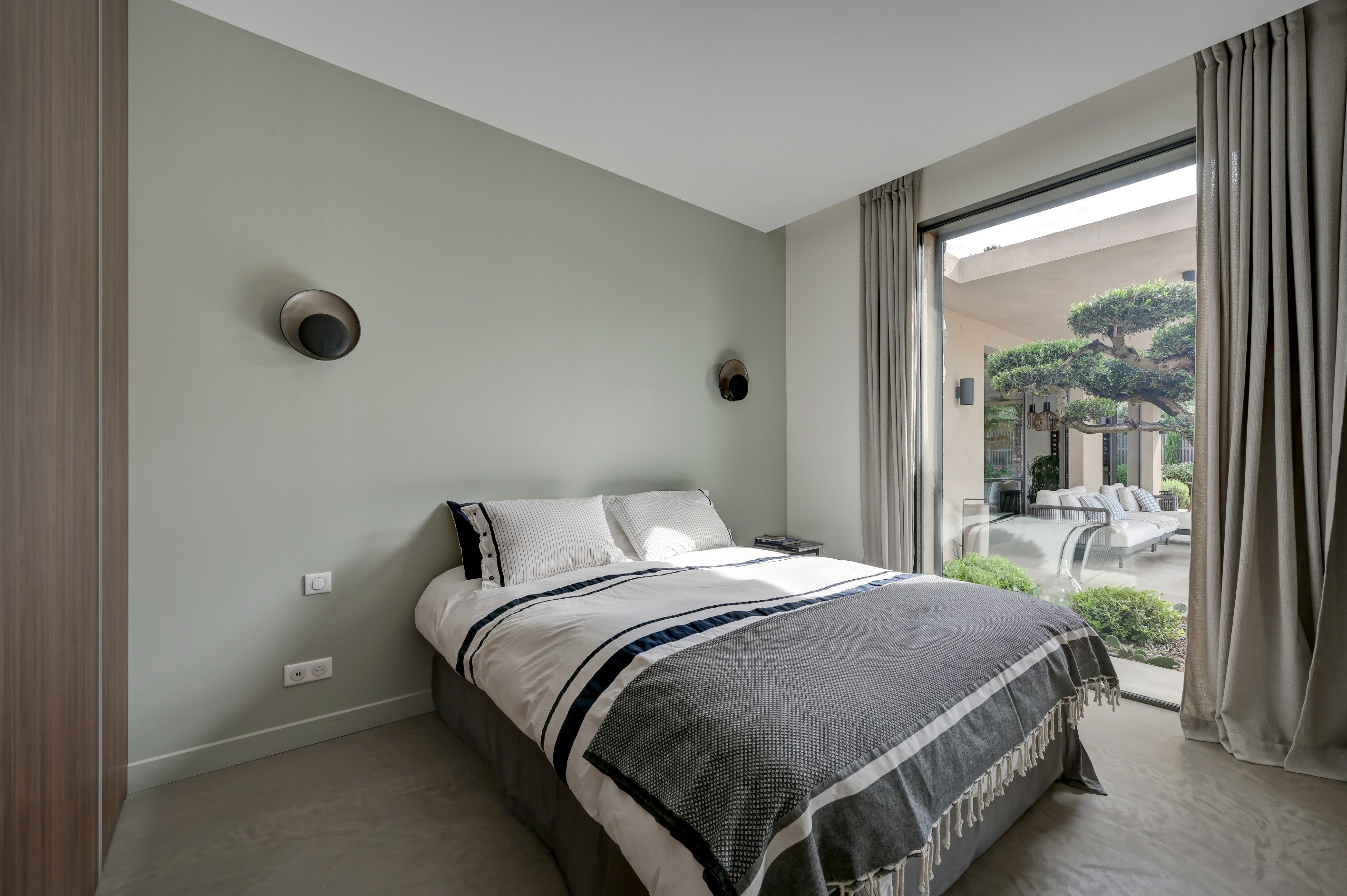  Elegant single-storey villa – 225 sqm of living space – 1,500 sqm landscaped gr… - 物件實景