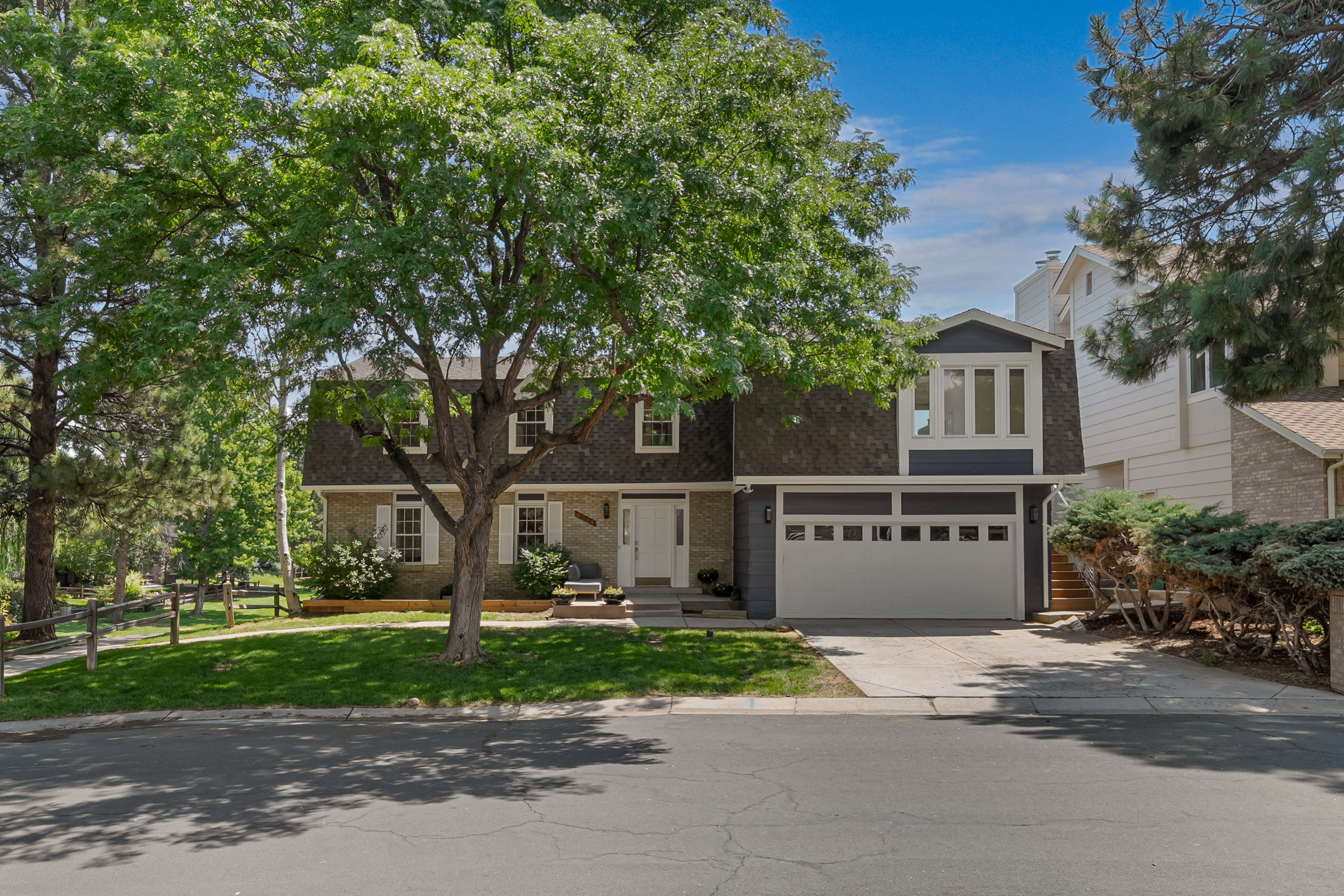  Beautiful Updated Home Located in Highly Sought-After Arapahoe Lake Neighborhood - 物件實景