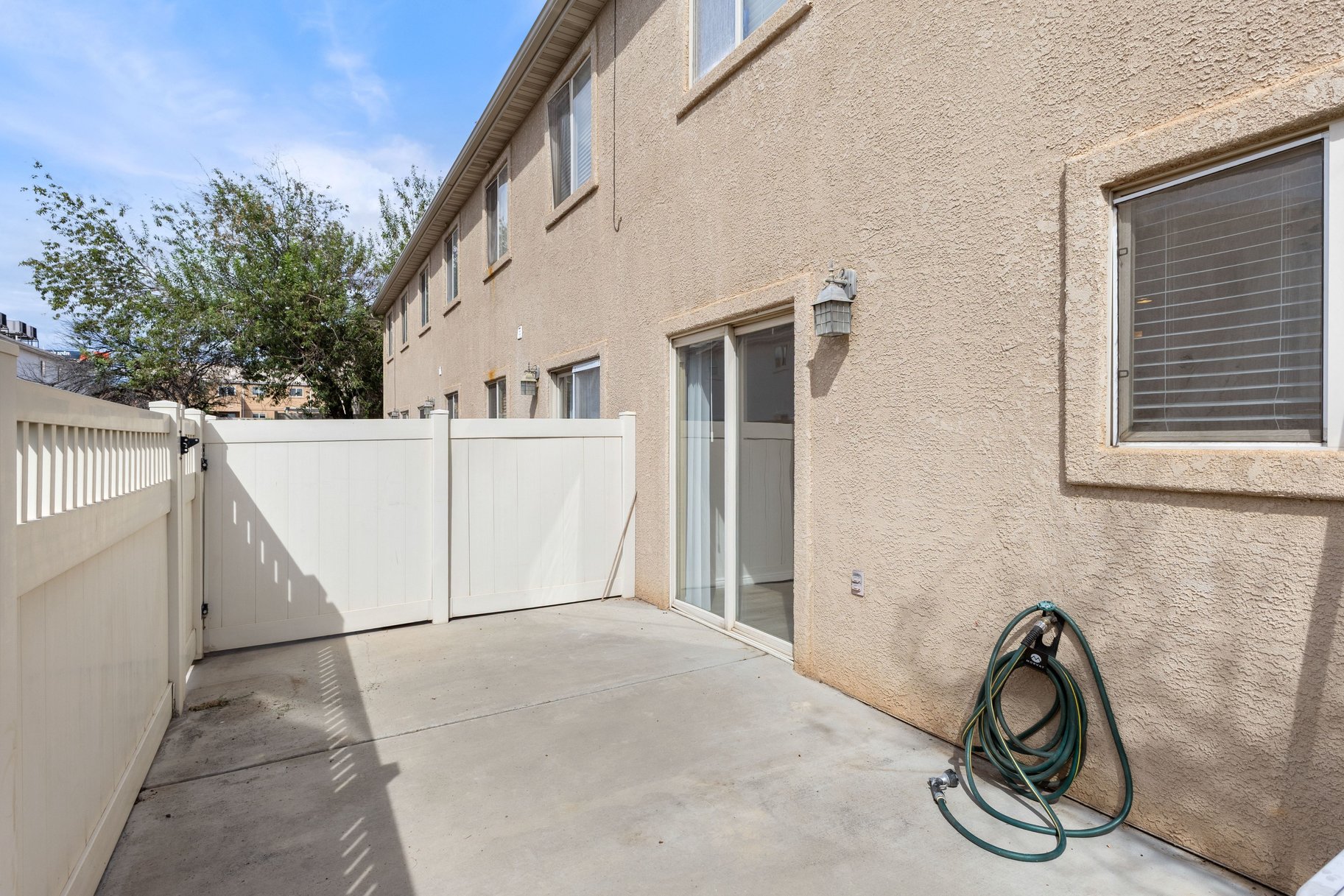  Private End Unit Townhome Near College, Hospital & Shopping – Move-In Ready - 物件實景