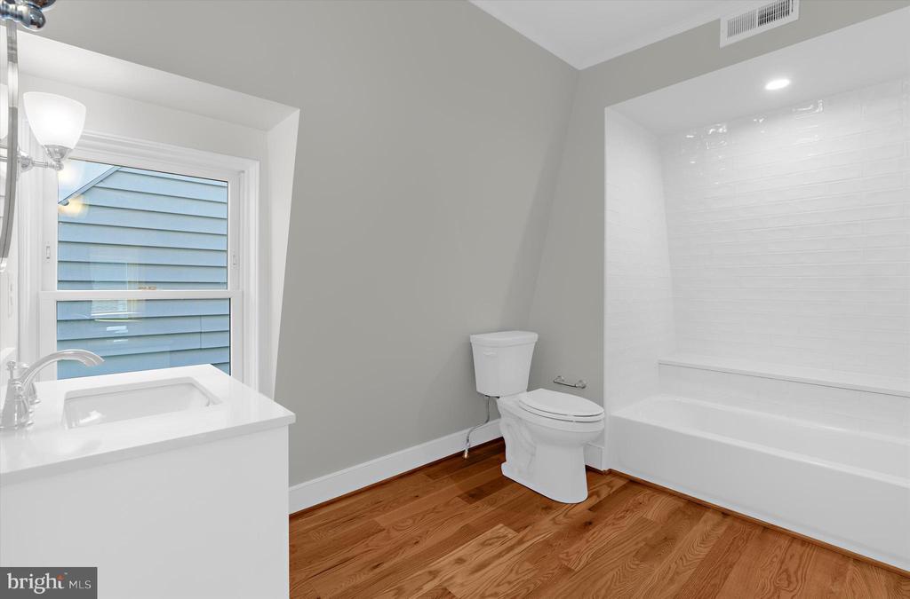 Chestertown, Maryland, 21620, United States, 5 Bedrooms Bedrooms, ,5 BathroomsBathrooms,Residential,For Sale,1988970