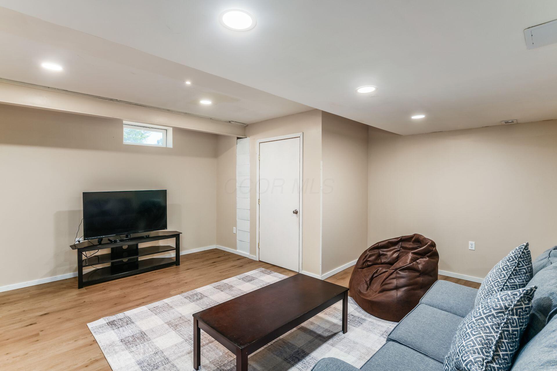 Hilliard, Ohio, 43026, United States, 4 Bedrooms Bedrooms, ,4 BathroomsBathrooms,Residential,For Sale,1965568