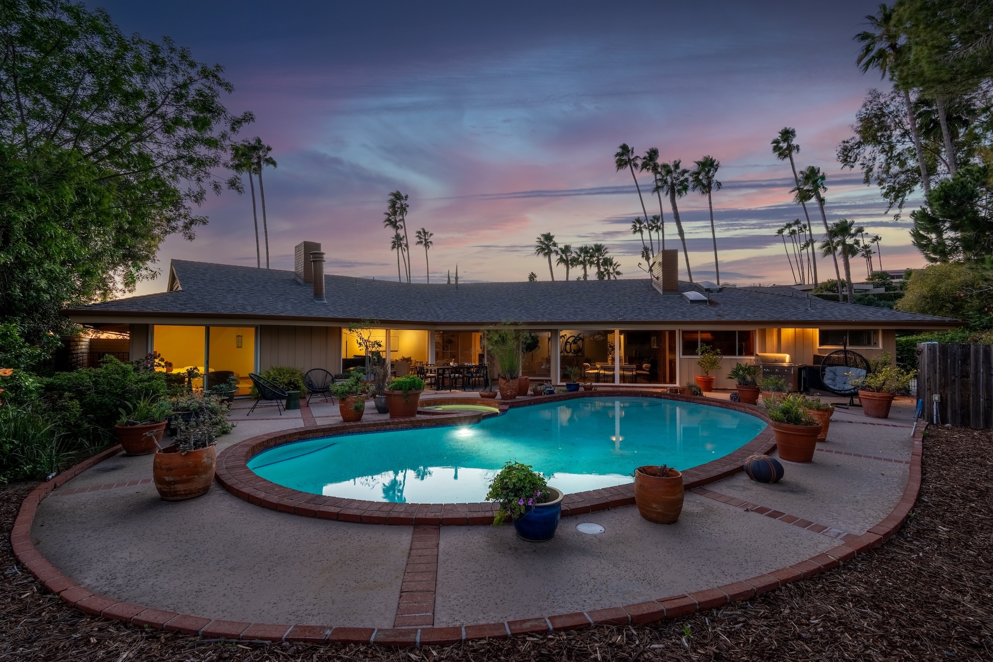  2200 Jeffersonia Way - 物件實景