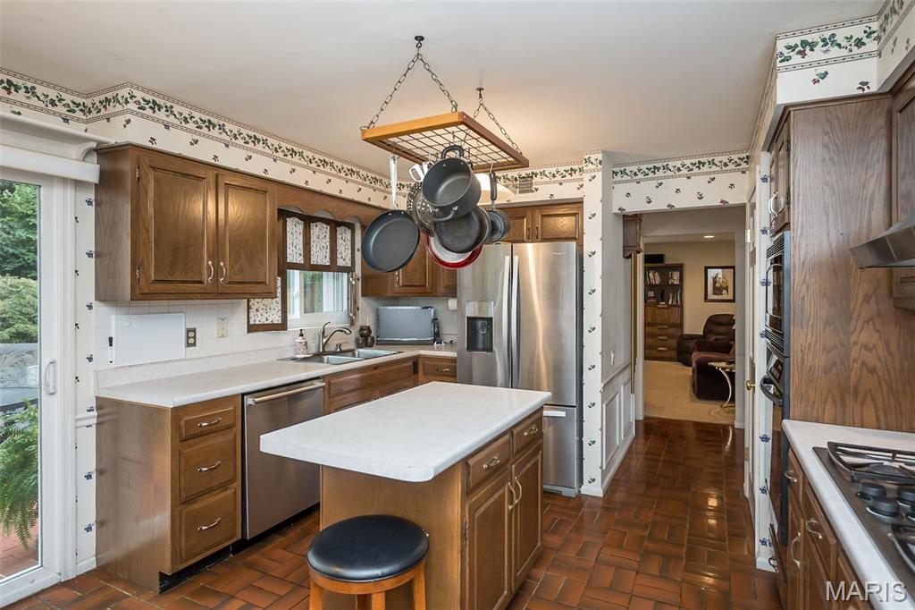 Chesterfield, Missouri, 63017, United States, 4 Bedrooms Bedrooms, ,3 BathroomsBathrooms,Residential,For Sale,1932834
