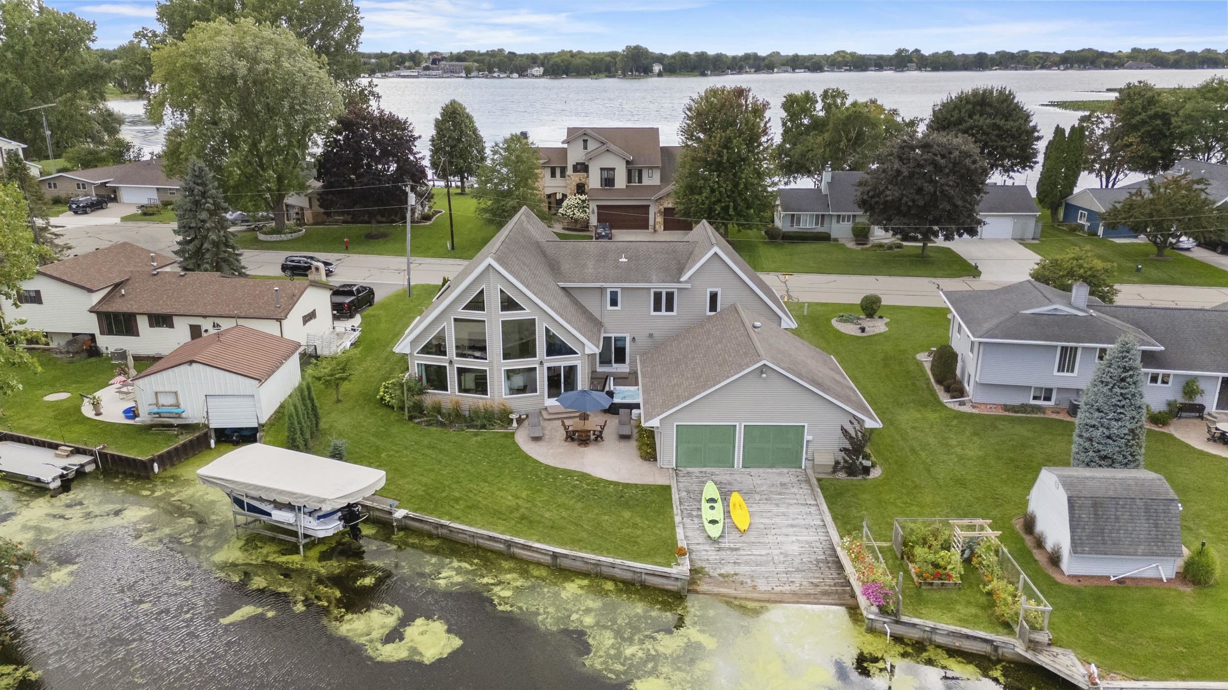 Winneconne, Wisconsin, 54986, United States, 3 Bedrooms Bedrooms, ,4 BathroomsBathrooms,Residential,For Sale,1944874