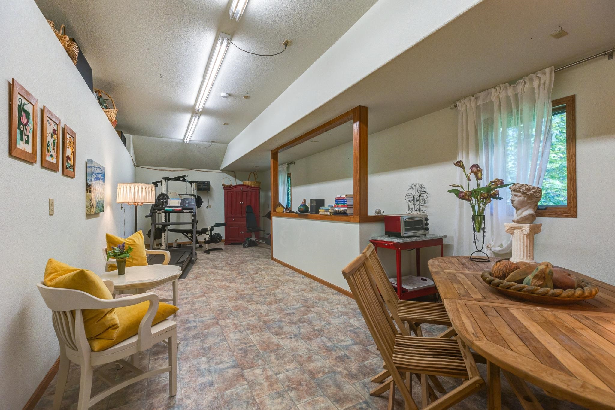 Abilene, Kansas, 67410, United States, 4 Bedrooms Bedrooms, ,4 BathroomsBathrooms,Residential,For Sale,1817702