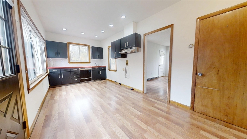 Needham, Massachusetts, 02492, United States, 3 Bedrooms Bedrooms, ,2 BathroomsBathrooms,Residential,For Sale,1988292