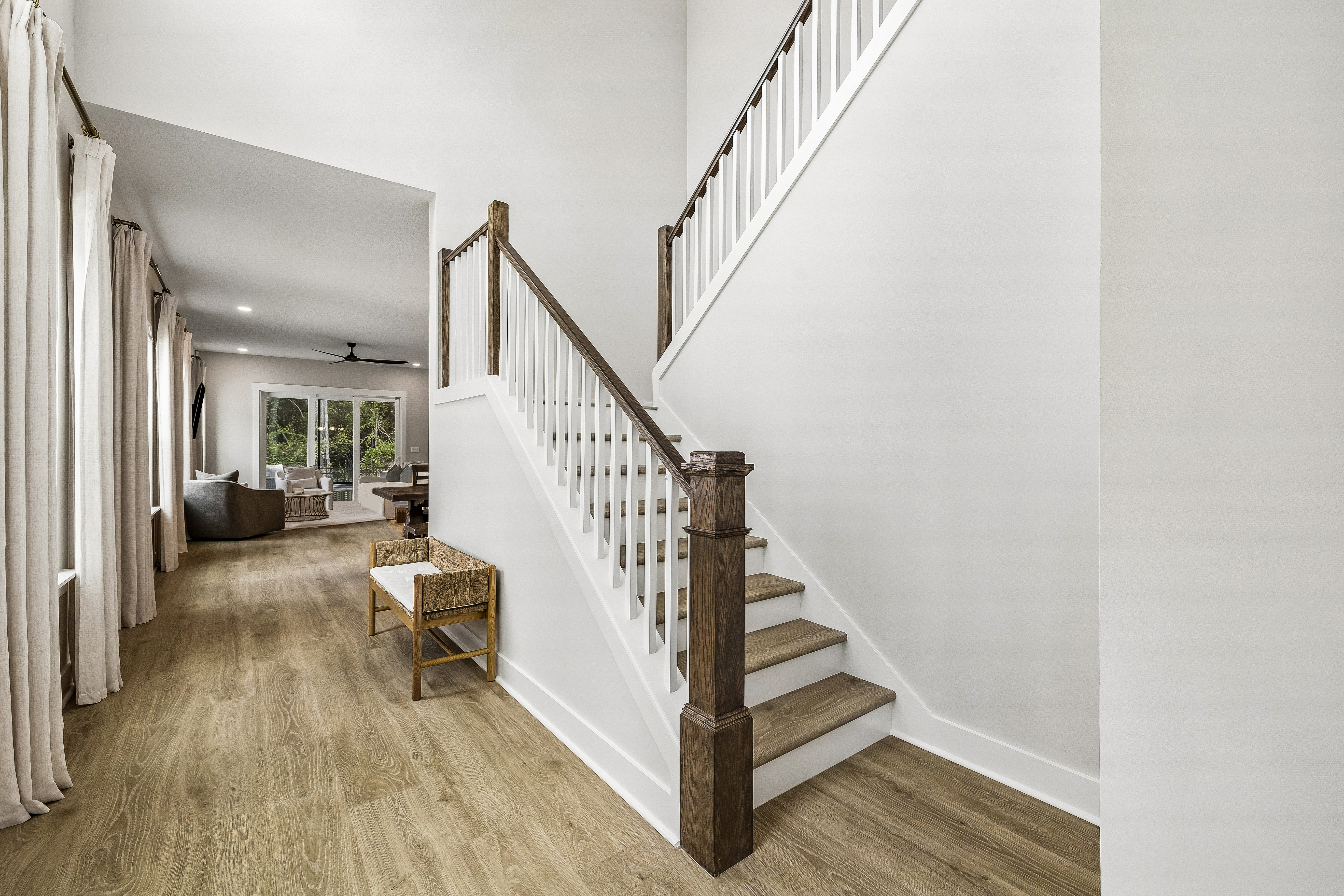  Designer-Finished Two-Story Home With First-Floor Primary And Preserve Views - 物件實景