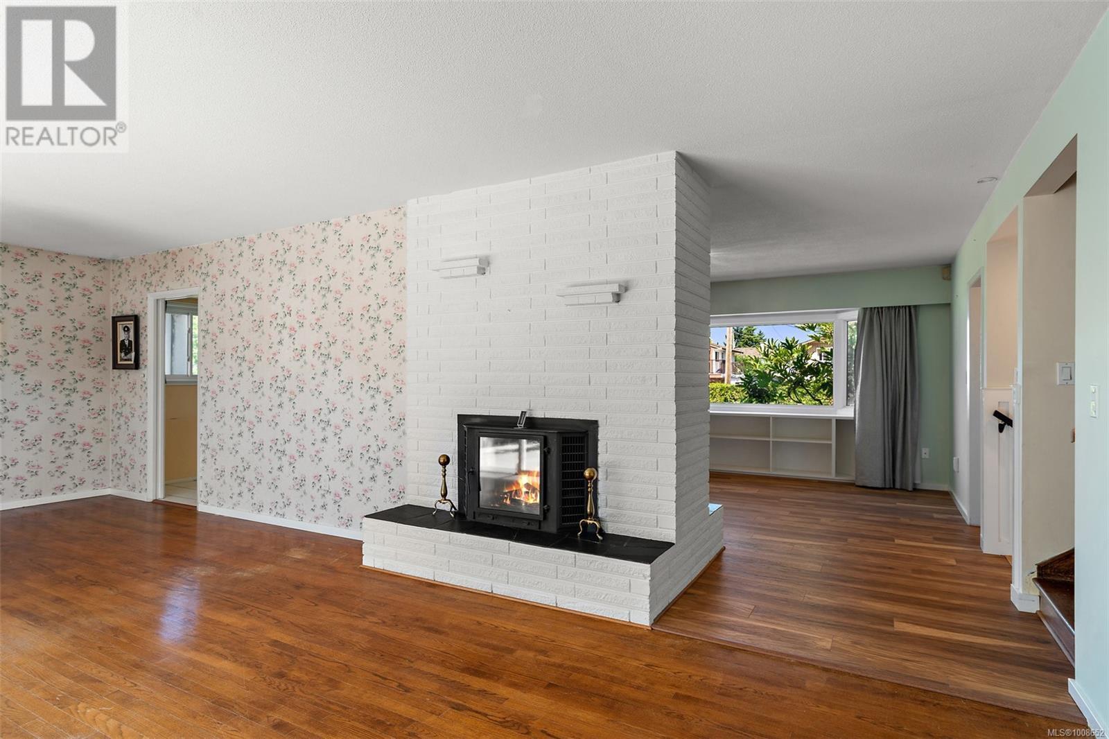 SAANICH, British Columbia, V8N 2E2, CA, 4 Bedrooms Bedrooms, ,3 BathroomsBathrooms,Residential,For Sale,1950351