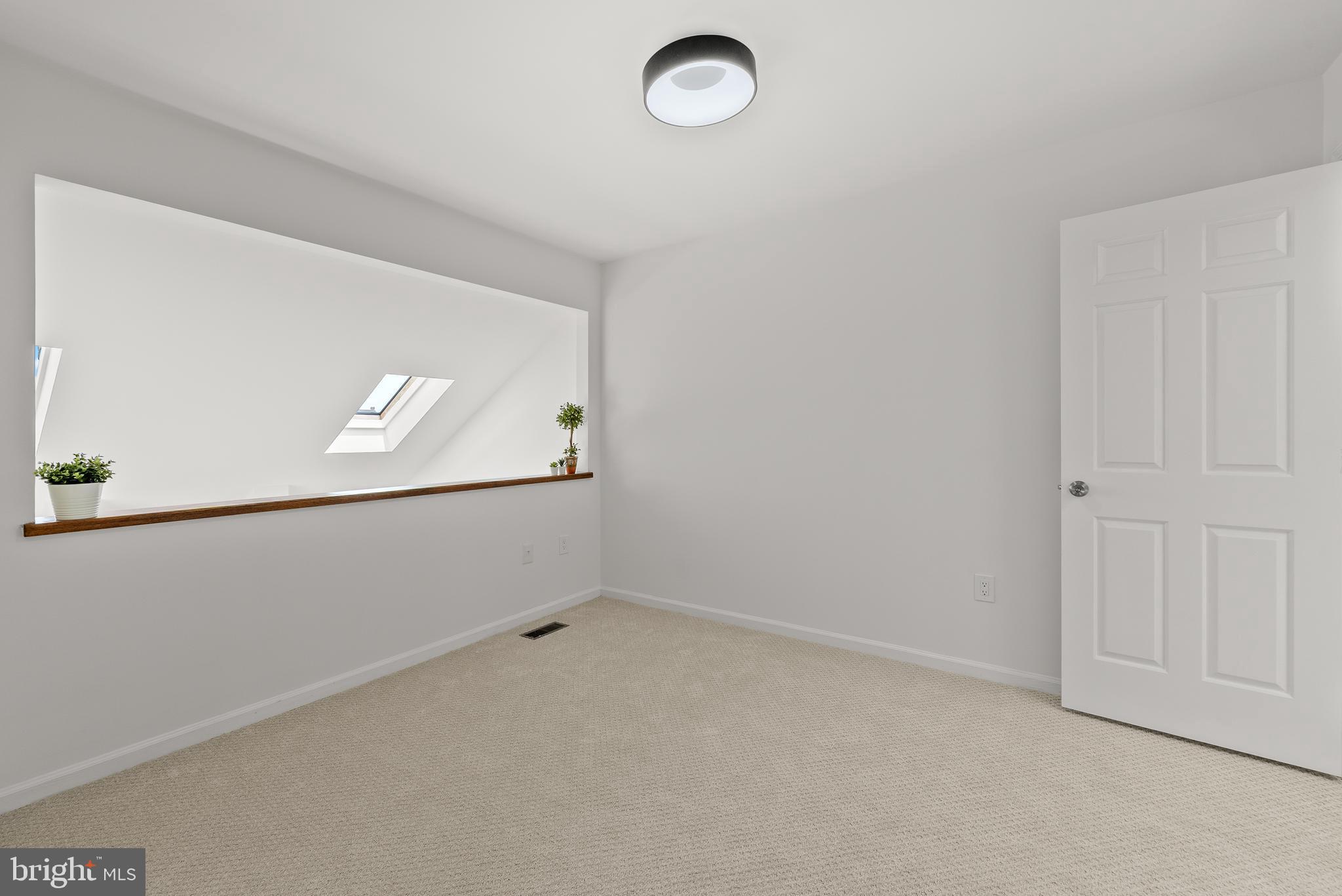 Fairfax, Virginia, 22032, United States, 3 Bedrooms Bedrooms, ,4 BathroomsBathrooms,Residential,For Sale,1945020