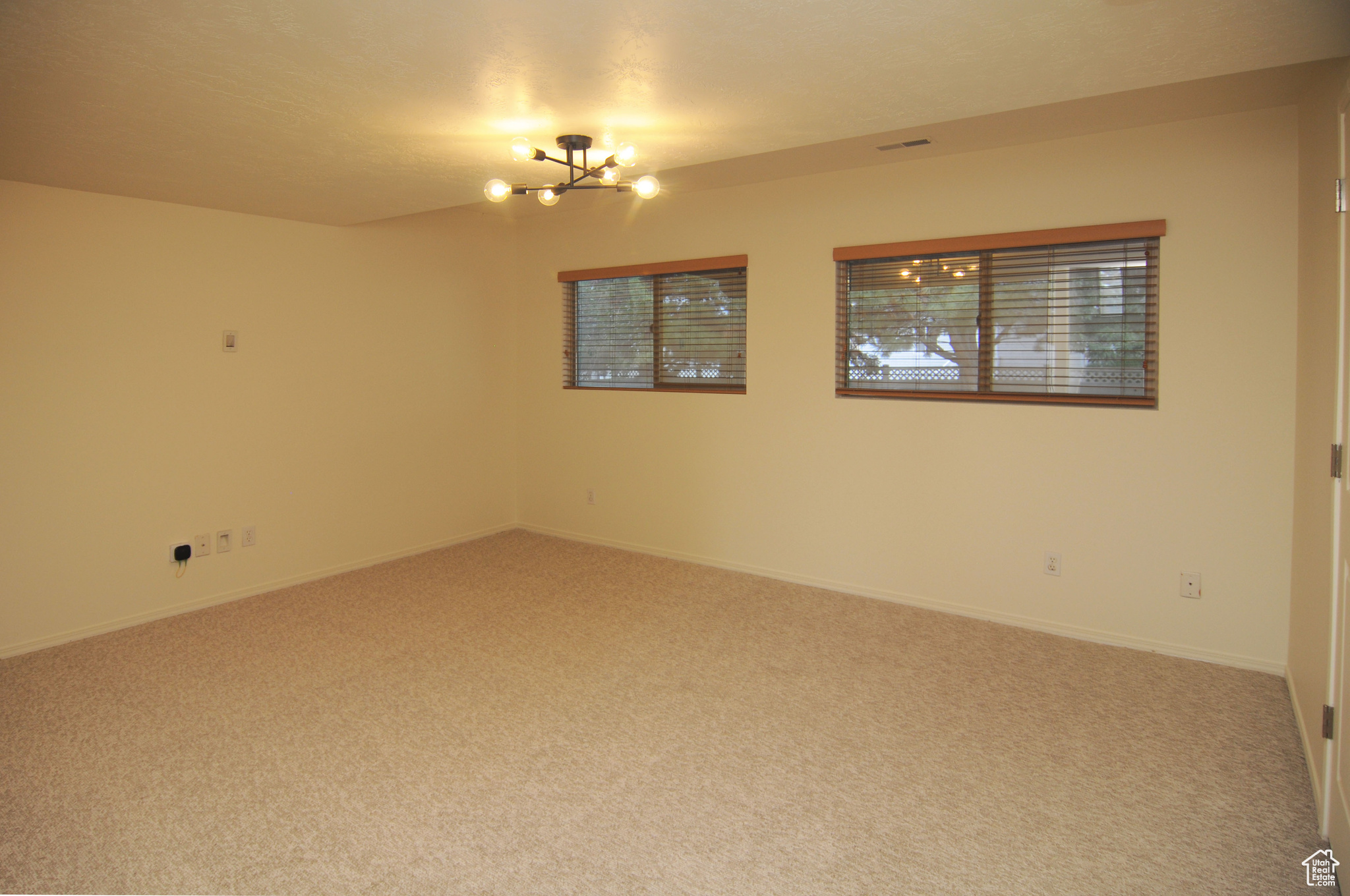 Clinton, Utah, 84015, United States, 4 Bedrooms Bedrooms, ,3 BathroomsBathrooms,Residential,For Sale,1970370