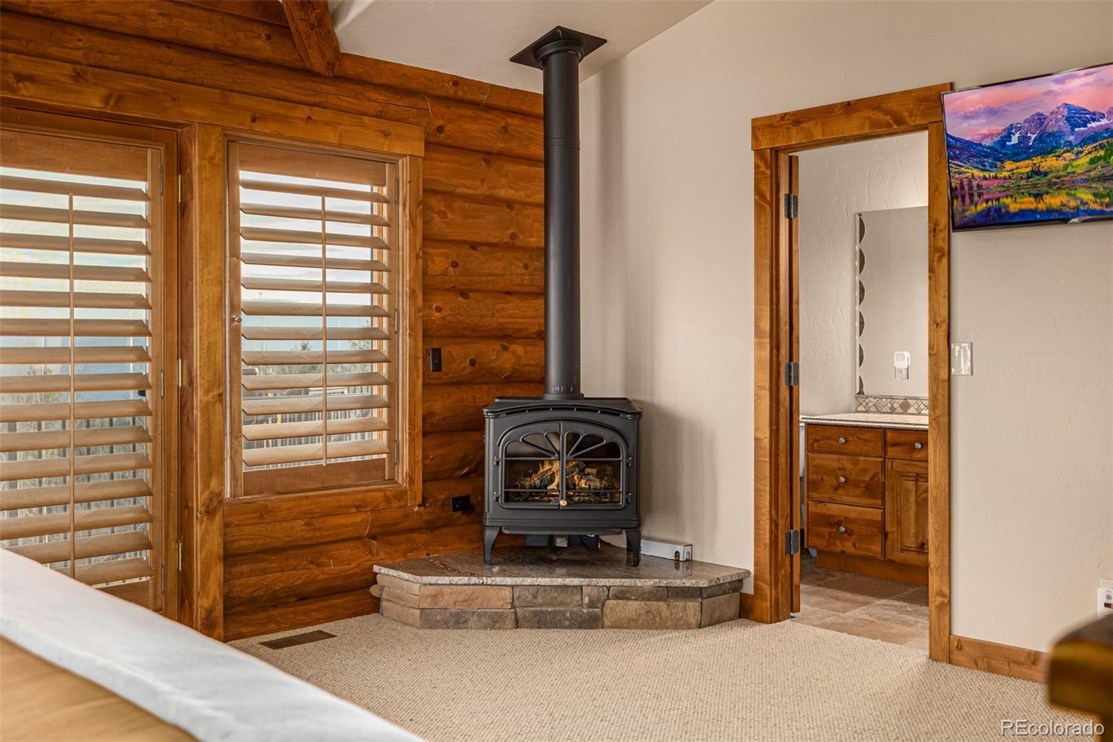 Golden, Colorado, 80403, United States, 5 Bedrooms Bedrooms, ,2 BathroomsBathrooms,Residential,For Sale,1974417