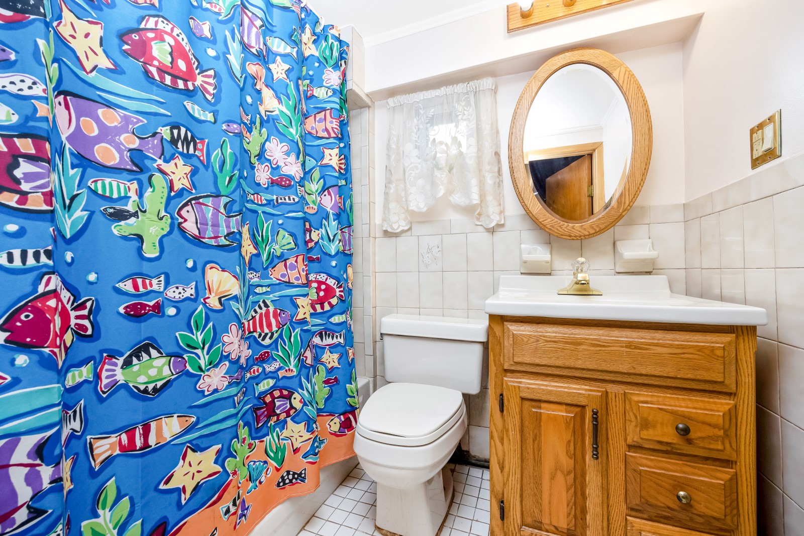 Glendale, New York, 11385, United States, 3 Bedrooms Bedrooms, ,2 BathroomsBathrooms,Residential,For Sale,1932107