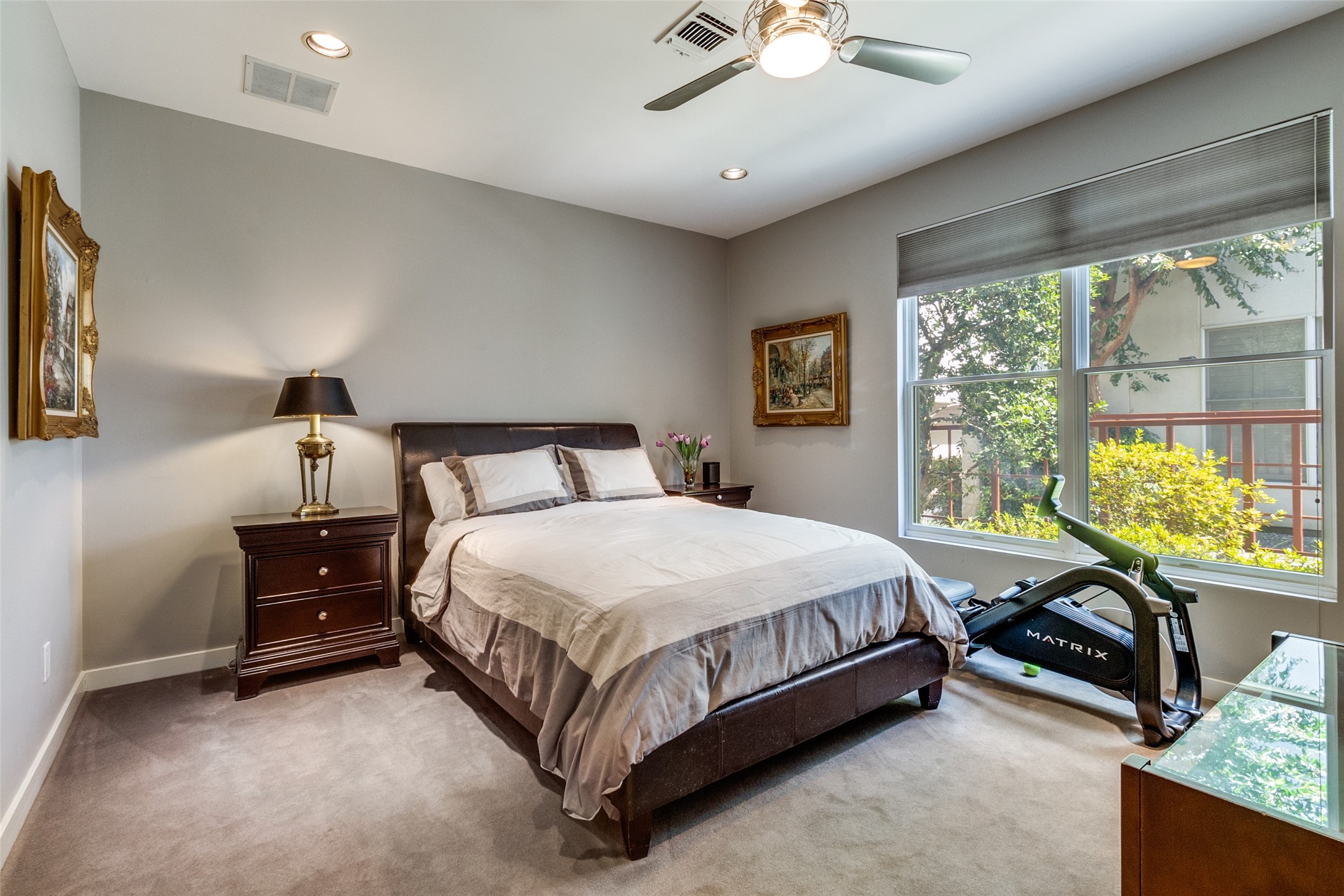 Dallas, Texas, 75204, United States, 2 Bedrooms Bedrooms, ,3 BathroomsBathrooms,Residential,For Sale,1917449