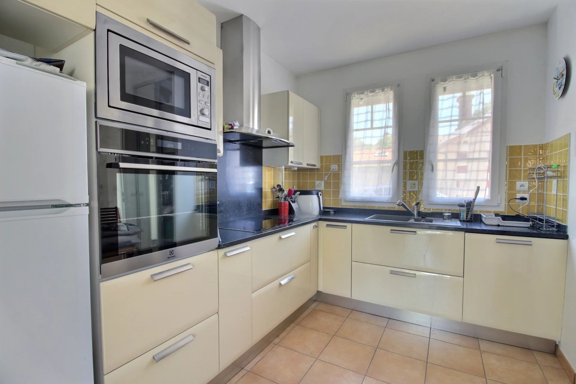 Arcachon, New Aquitaine, 33120, FR, 3 Bedrooms Bedrooms, ,2 BathroomsBathrooms,Residential,For Sale,1995792