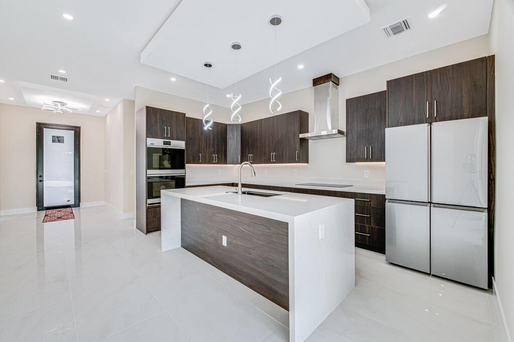 Palm Springs, Florida, 33461, United States, 4 Bedrooms Bedrooms, ,5 BathroomsBathrooms,Residential,For Sale,1835597