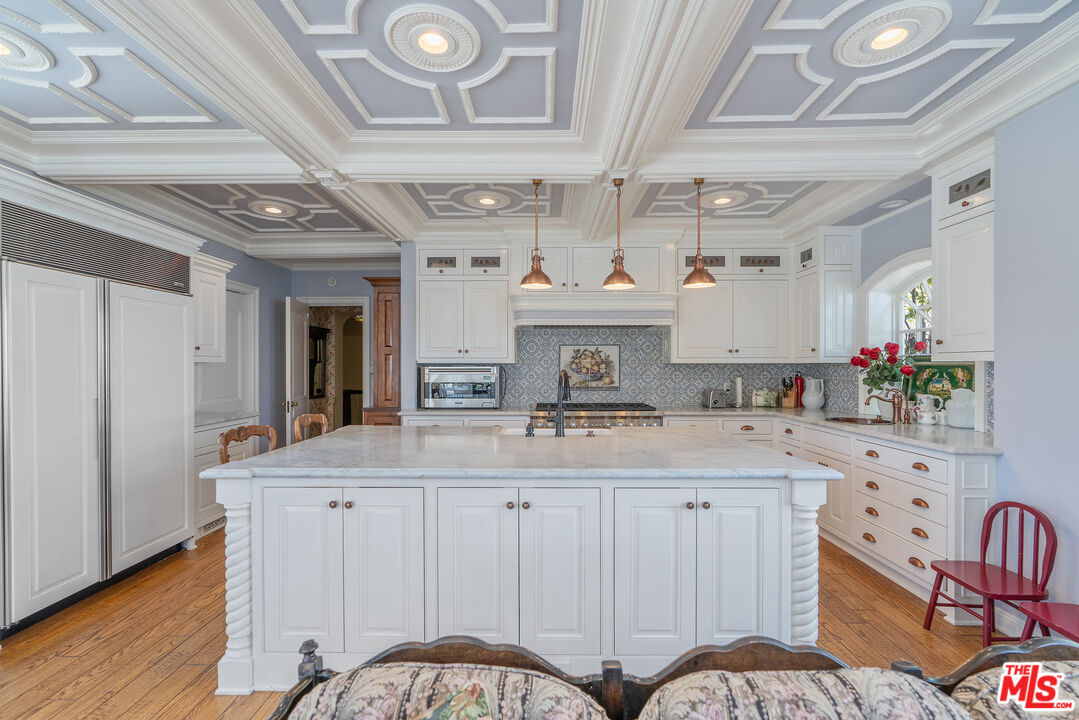 Los Angeles, California, 90004, United States, 6 Bedrooms Bedrooms, ,7 BathroomsBathrooms,Residential,For Sale,1907510