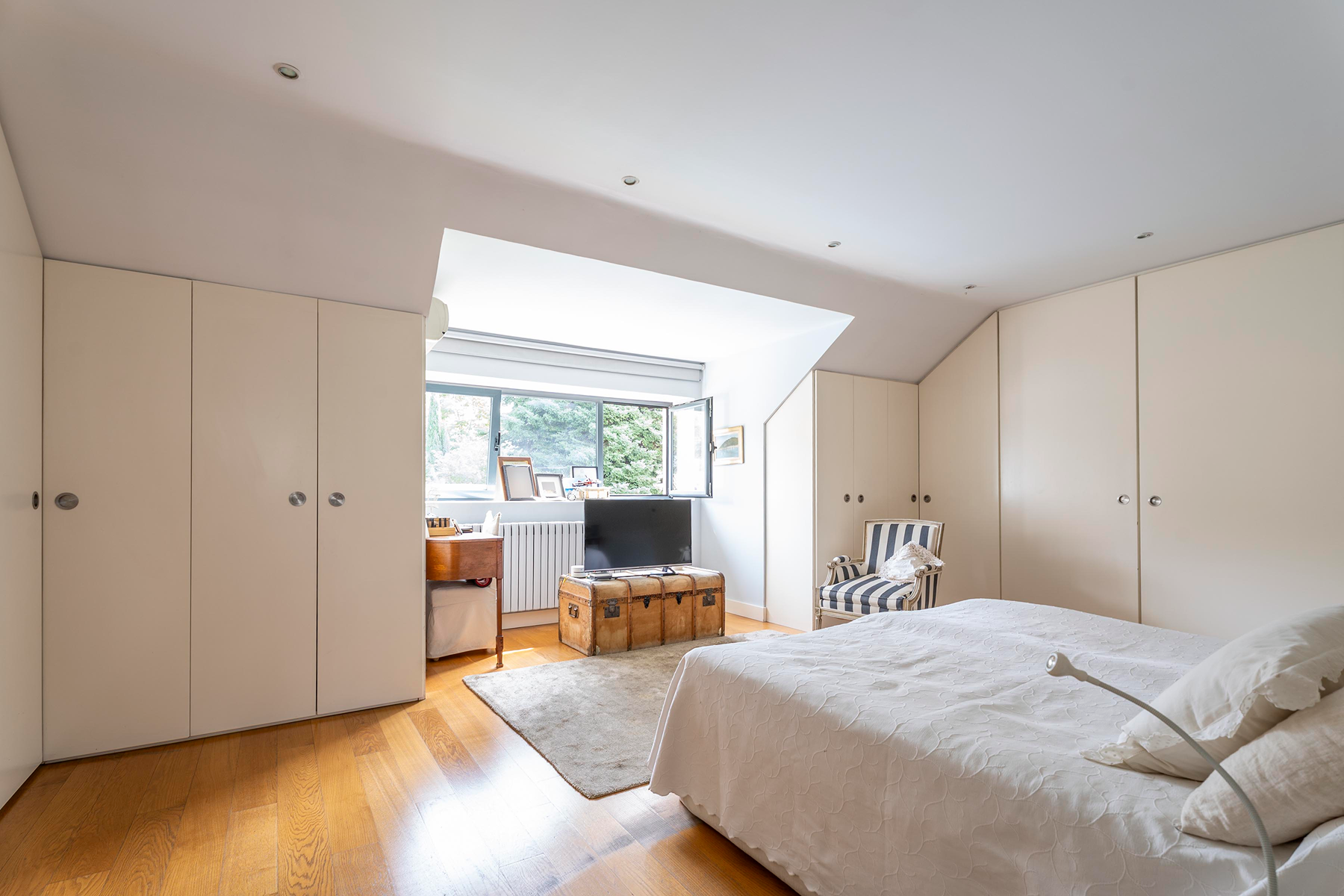  1,695 m² residence on a 4,873 m² plot in Puerta de Hierro - 物件實景