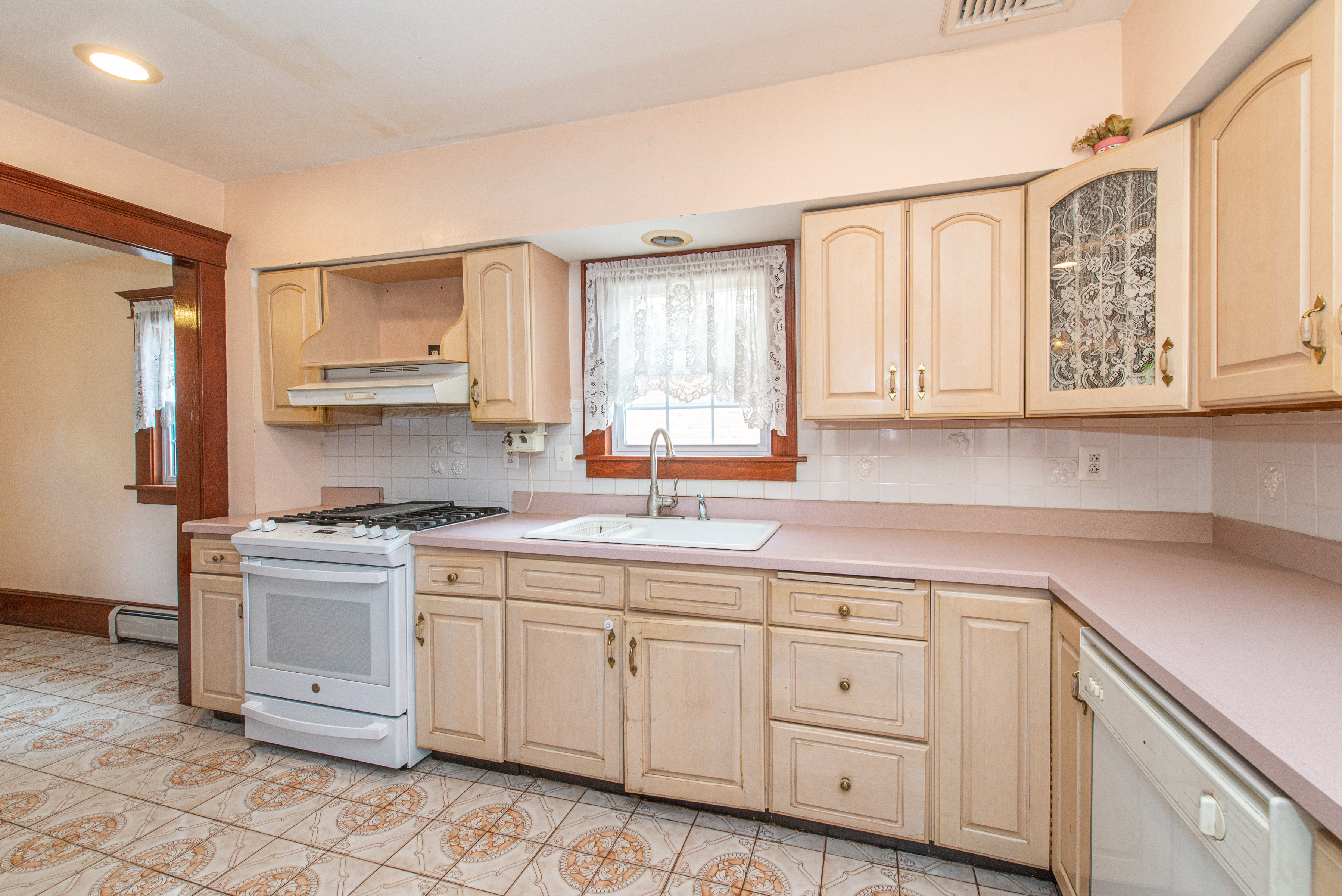 Nutley, New Jersey, 07110, United States, 3 Bedrooms Bedrooms, ,2 BathroomsBathrooms,Residential,For Sale,1935427