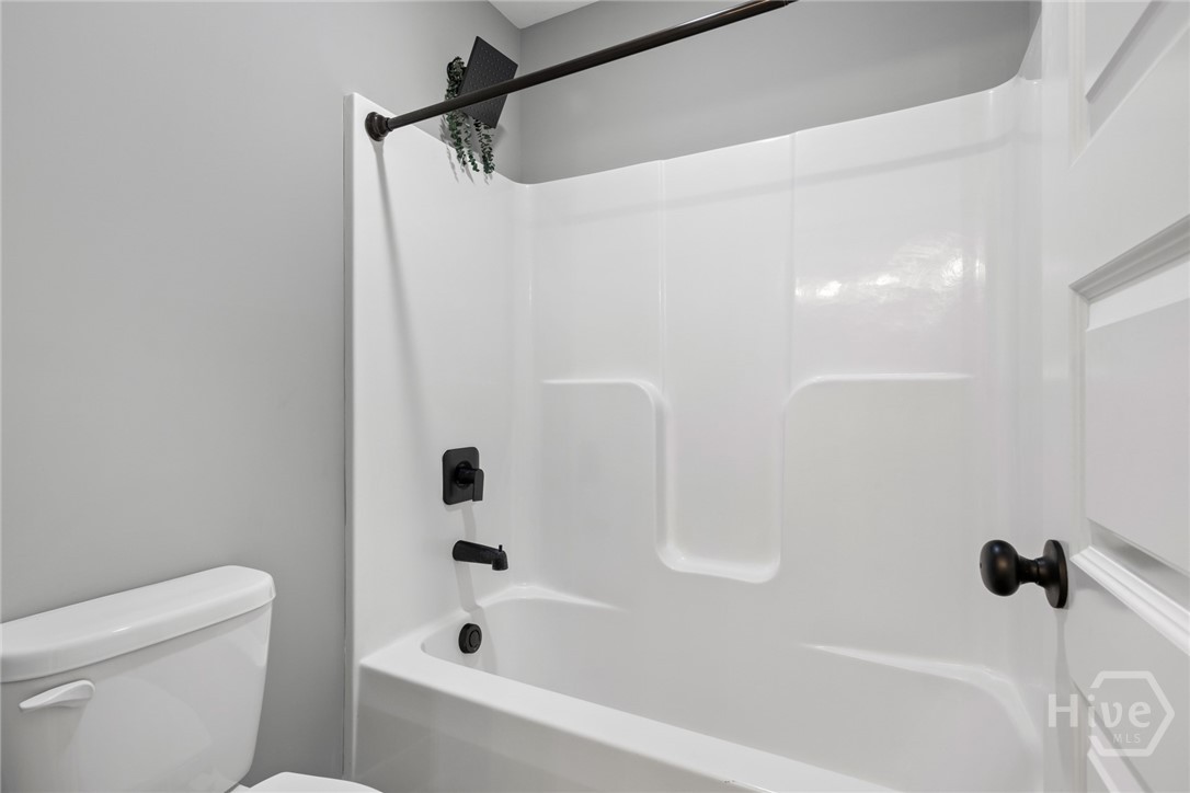 Savannah, Georgia, 31401, United States, 4 Bedrooms Bedrooms, ,3 BathroomsBathrooms,Residential,For Sale,1898819