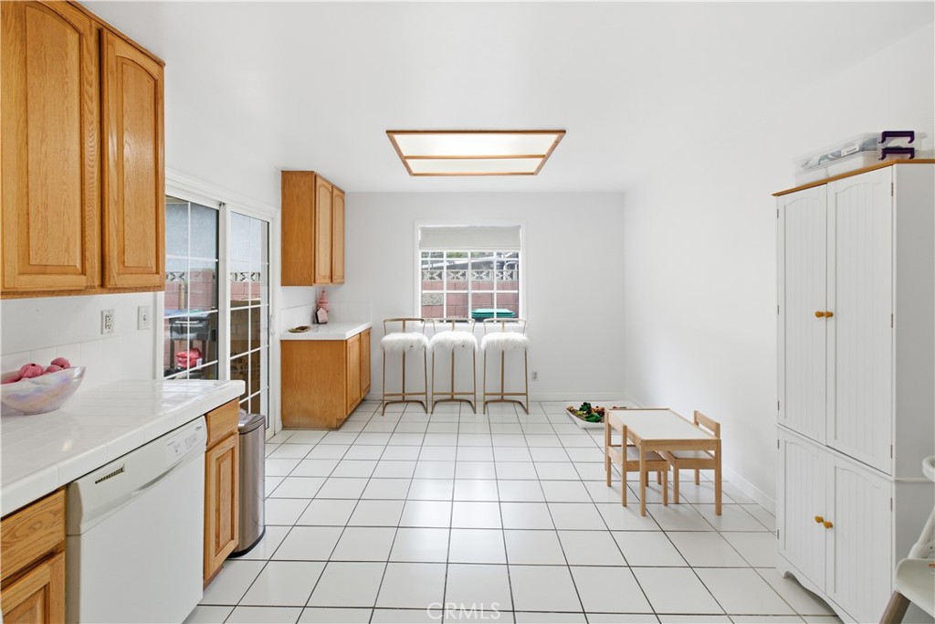 Simi Valley, California, 93063, United States, 3 Bedrooms Bedrooms, ,2 BathroomsBathrooms,Residential,For Sale,2006208