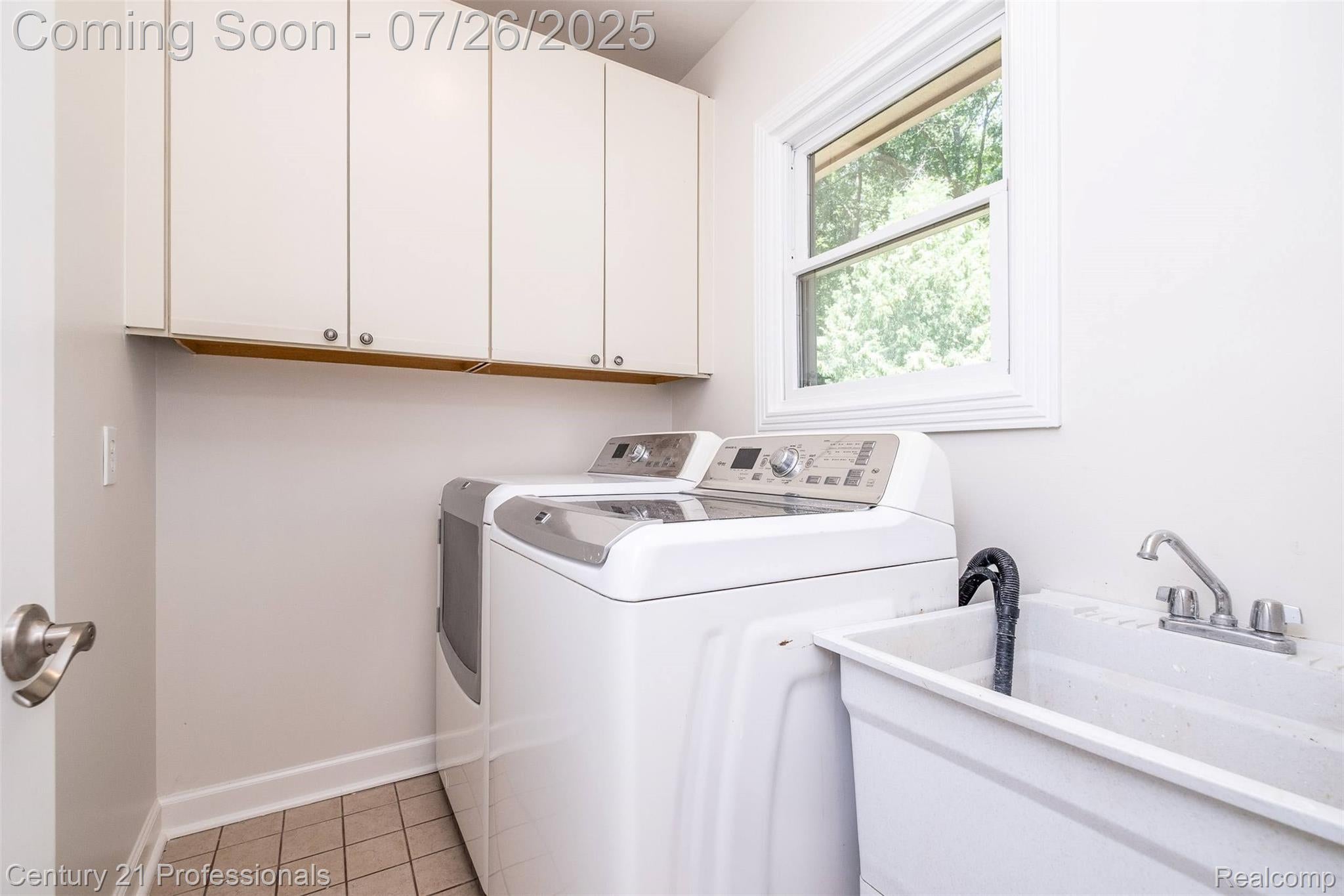 RochesterHills, Michigan, 48309, United States, 3 Bedrooms Bedrooms, ,4 BathroomsBathrooms,Residential,For Sale,1975031