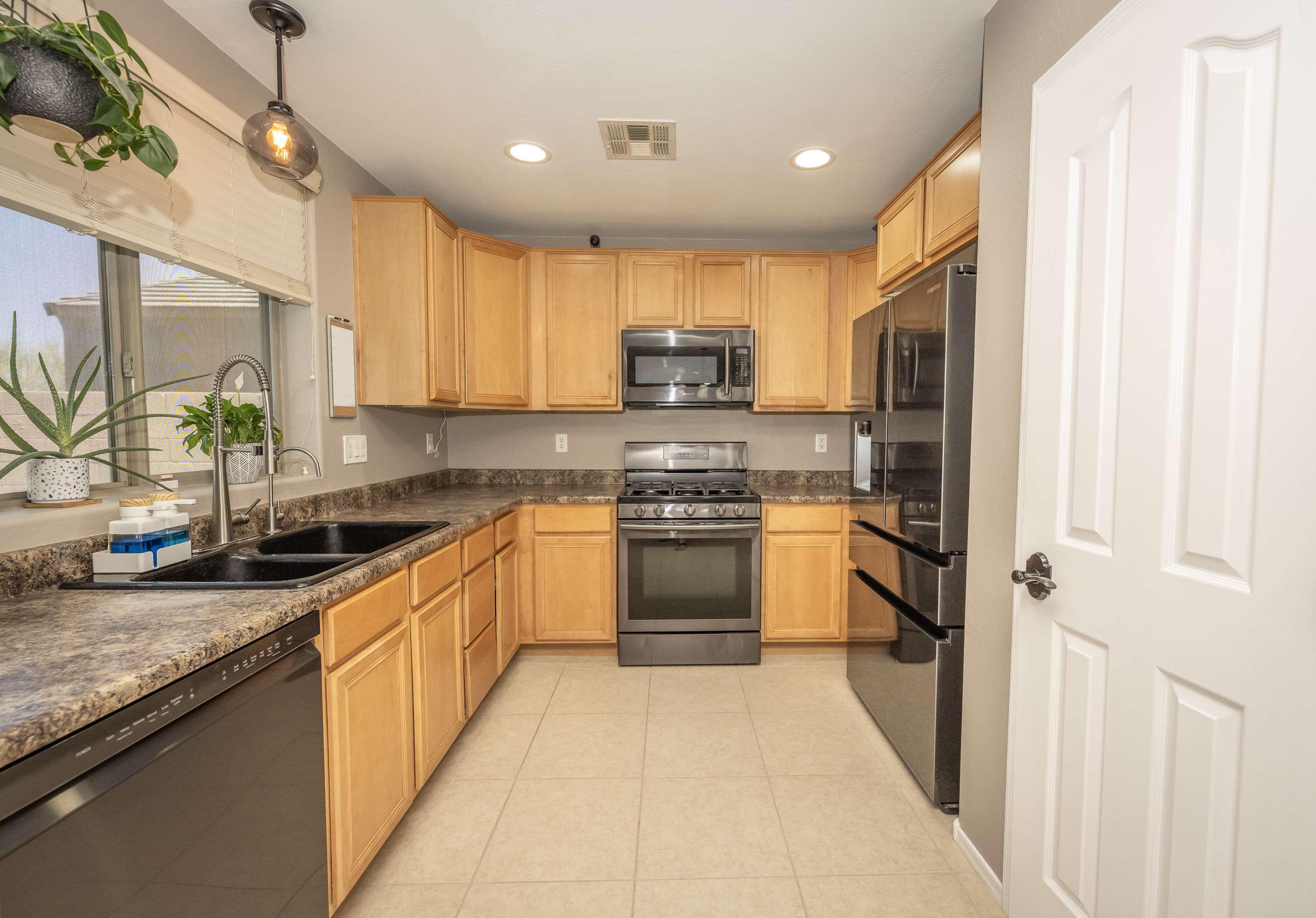 Phoenix, Arizona, 85085, United States, 4 Bedrooms Bedrooms, ,3 BathroomsBathrooms,Residential,For Sale,1869384