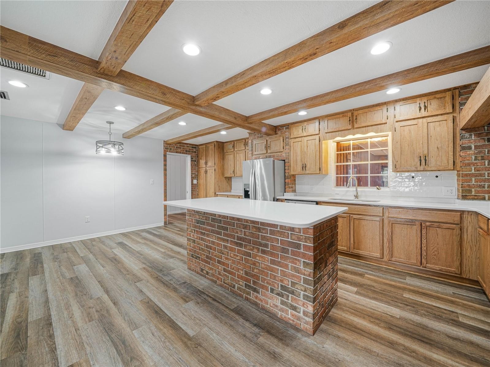 FROSTPROOF, Florida, 33843, United States, 6 Bedrooms Bedrooms, ,3 BathroomsBathrooms,Residential,For Sale,2006124