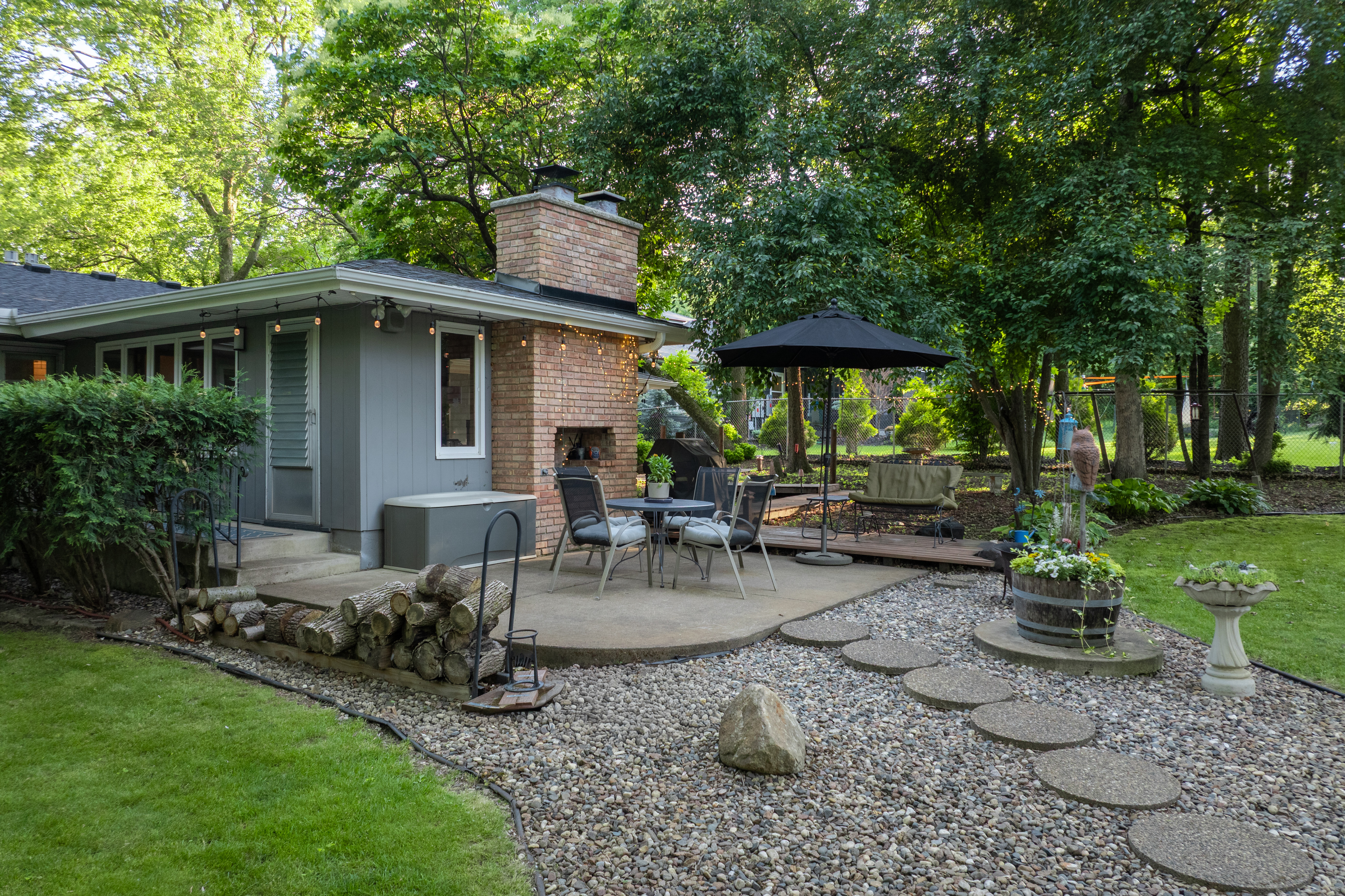  Deephaven Retreat with Poolside Serenity - 物件實景