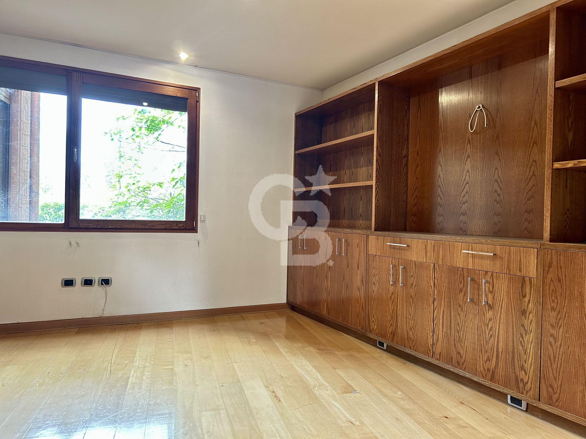 Vitacura, Chile, 5 Bedrooms Bedrooms, ,5 BathroomsBathrooms,Residential,For Sale,1969115