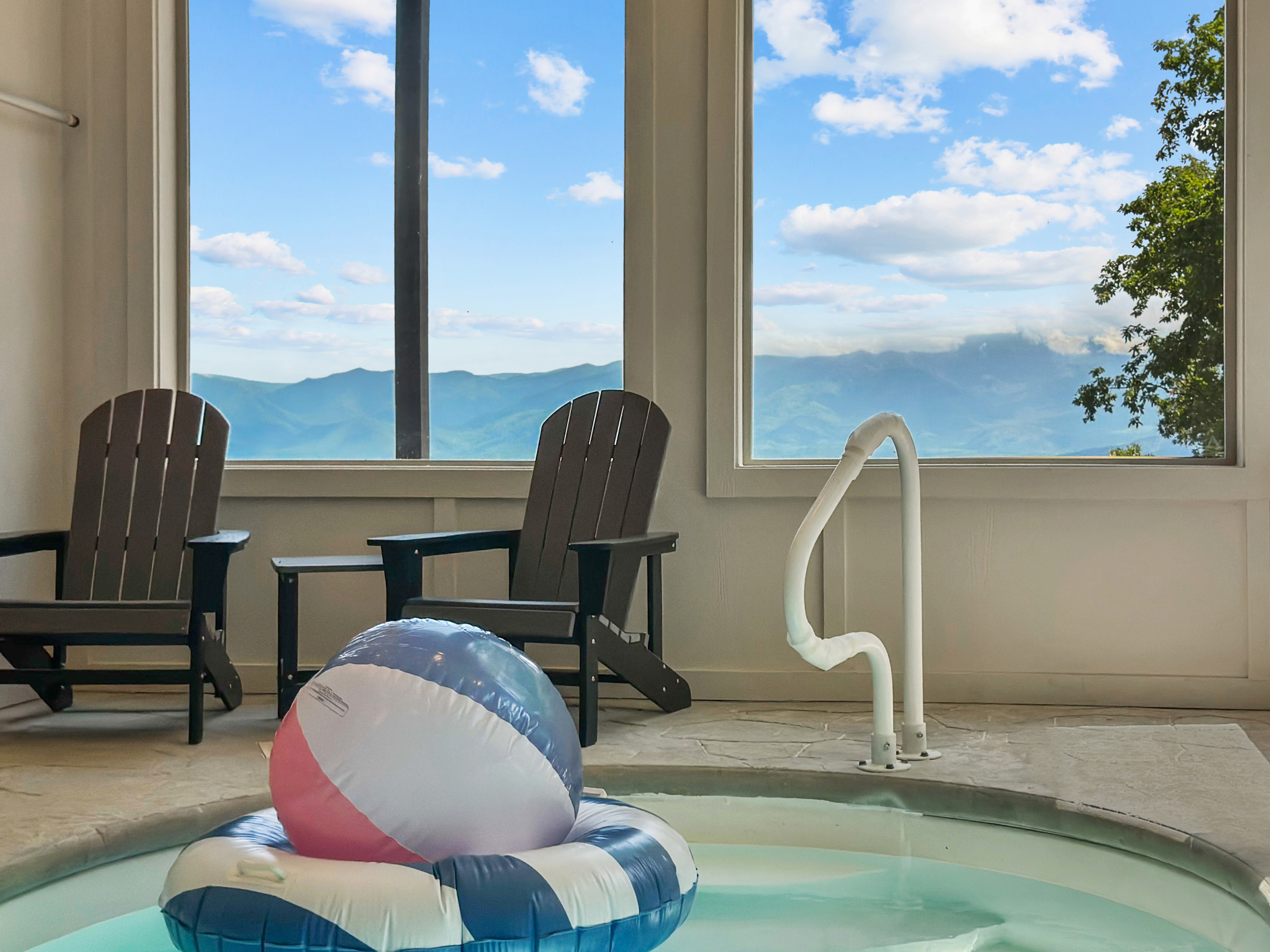 Sevierville, Tennessee, 37862, United States, 5 Bedrooms Bedrooms, ,6 BathroomsBathrooms,Residential,For Sale,1914652