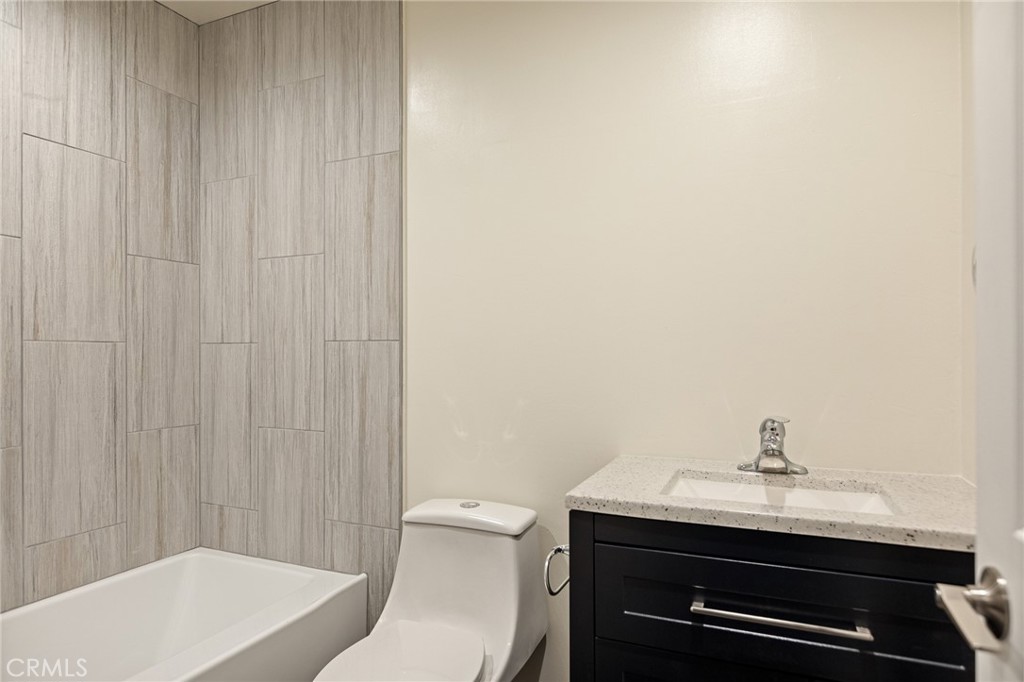 Lake Arrowhead, California, 92352, United States, 4 Bedrooms Bedrooms, ,5 BathroomsBathrooms,Residential,For Sale,1989465