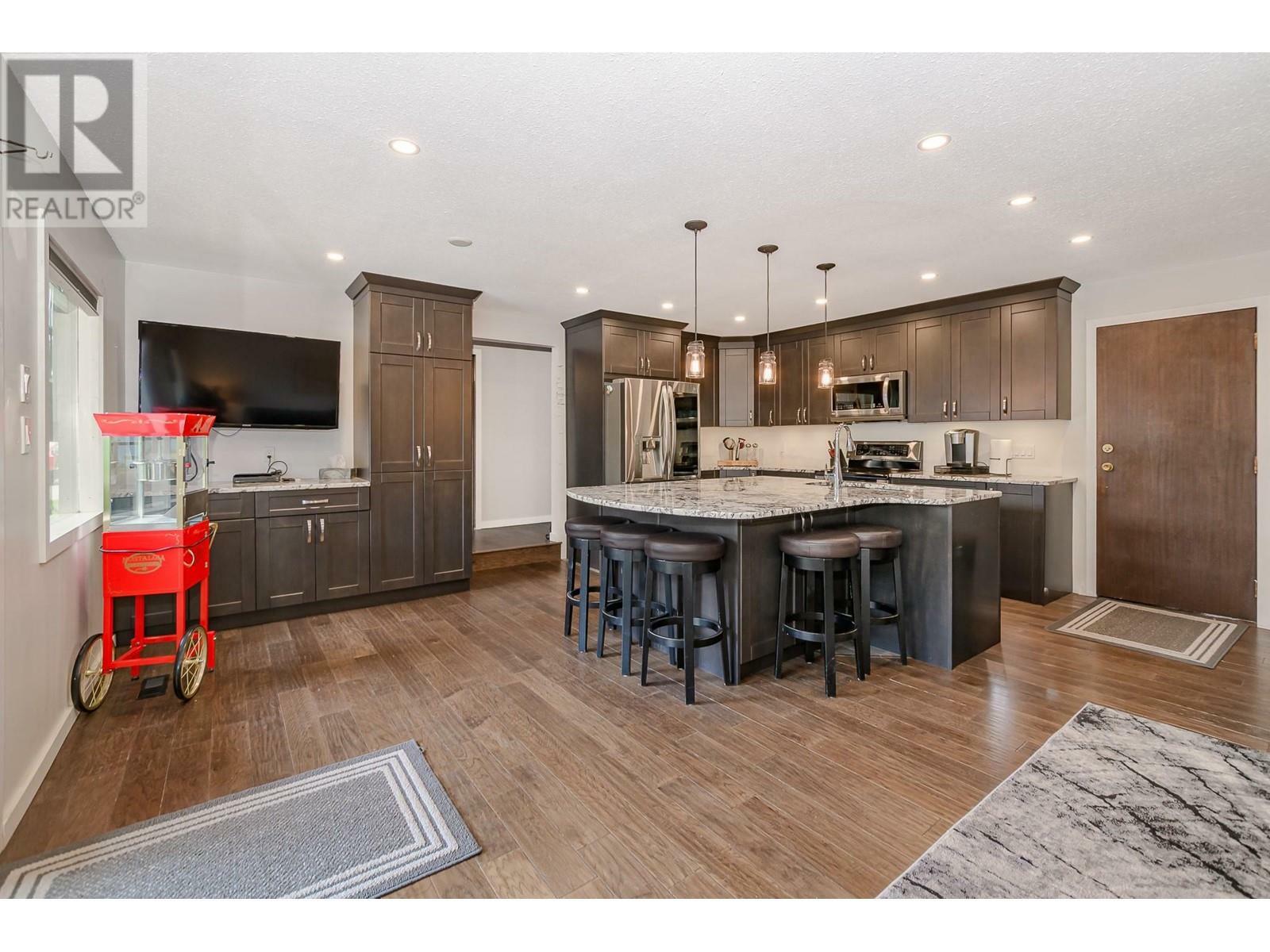SICAMOUS, British Columbia, V0E 2V1, CA, 3 Bedrooms Bedrooms, ,3 BathroomsBathrooms,Residential,For Sale,1837122
