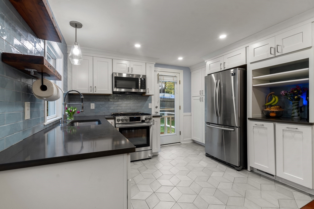 Needham, Massachusetts, 02492, United States, 4 Bedrooms Bedrooms, ,2 BathroomsBathrooms,Residential,For Sale,1987810