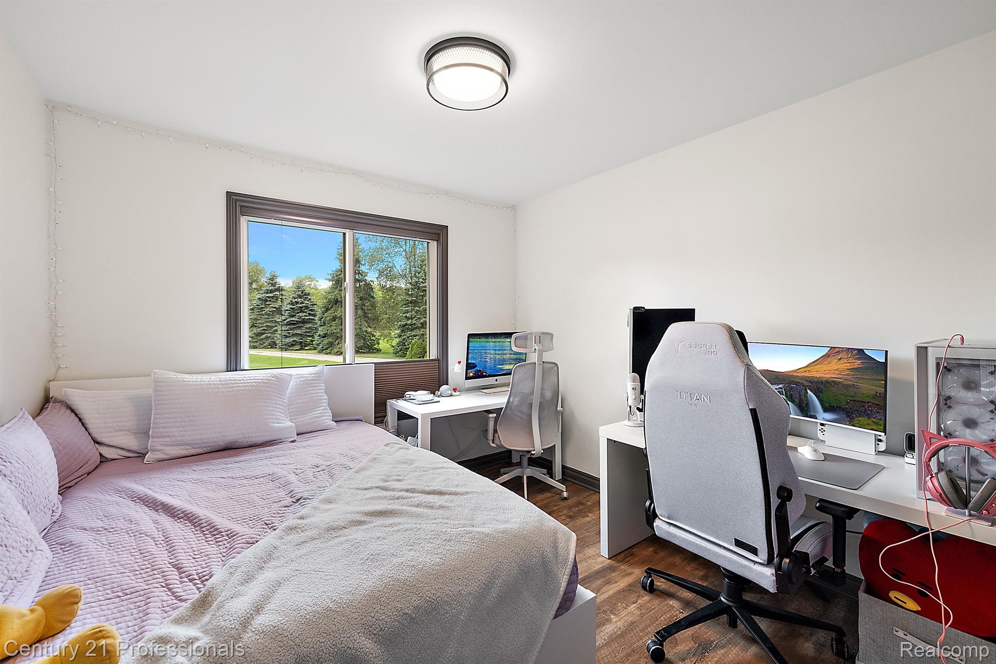 Davisburg, Michigan, 48350, United States, 5 Bedrooms Bedrooms, ,4 BathroomsBathrooms,Residential,For Sale,1978362