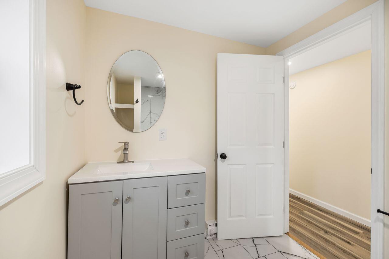 Casco, Maine, 04015, United States, 3 Bedrooms Bedrooms, ,5 BathroomsBathrooms,Residential,For Sale,2001972